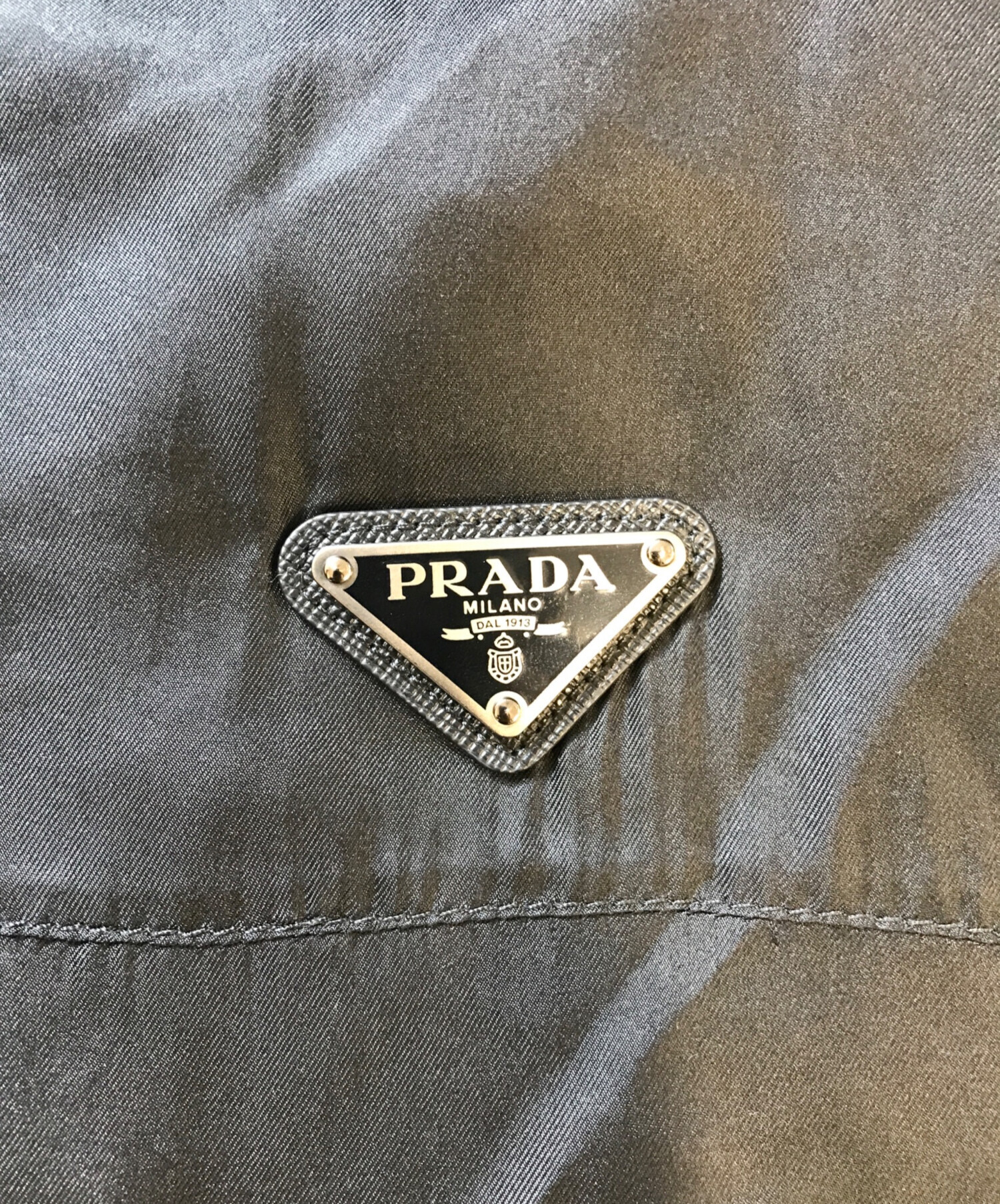 中古・古着通販】PRADA (プラダ) トライアングルプレートシルクコート