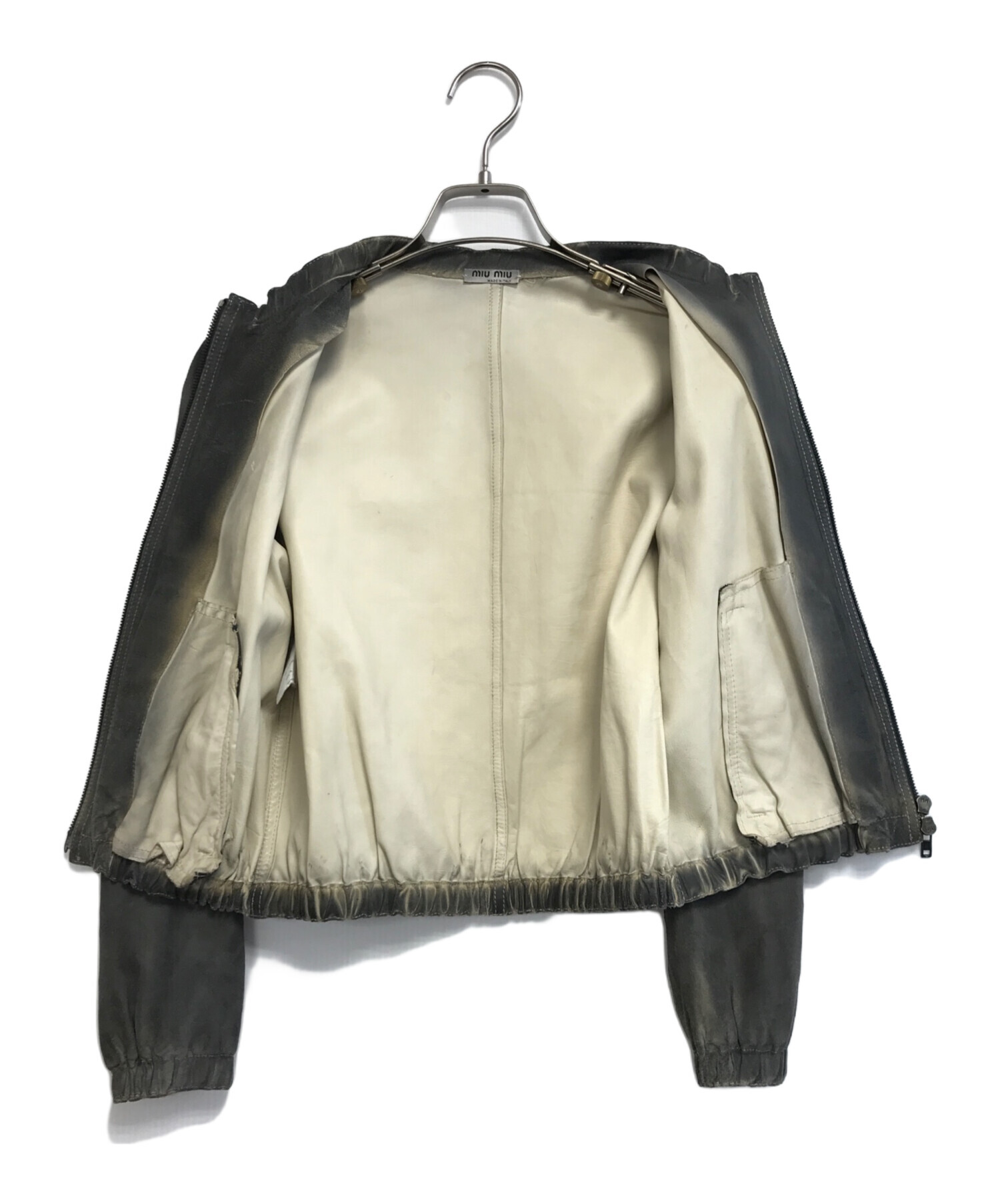 miu miu グレー ジャケット 38 中古・古着通販】MIU MIU (ミュウミュウ) ジップデザインノーカラー