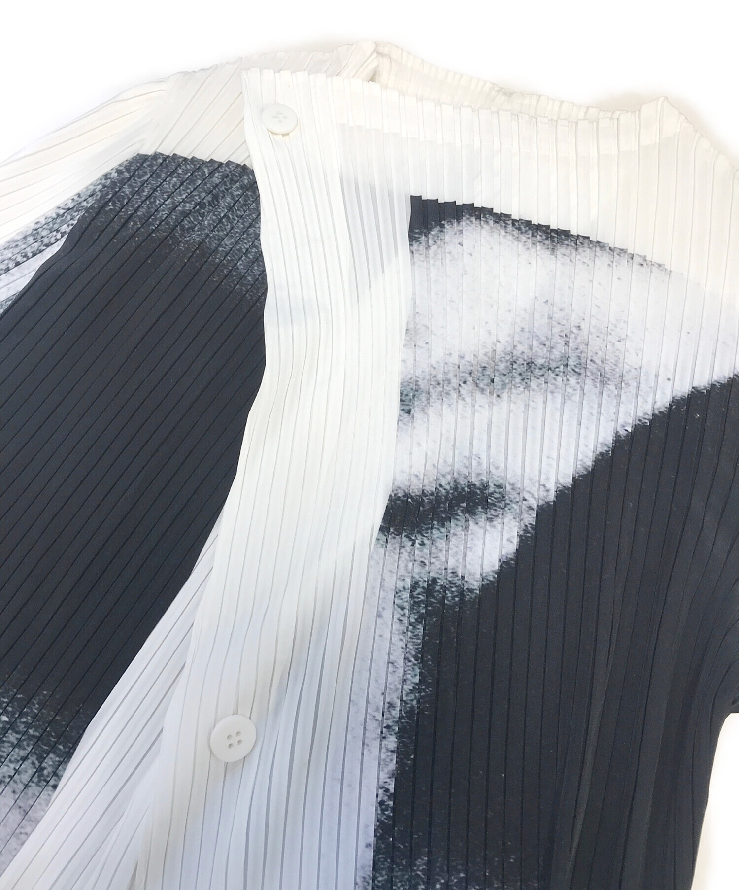 未使用 イッセイミヤケ SHADOW STUDY PLEATS トップス 中古・古着通販】ISSEY MIYAKE (イッセイミヤケ) Shadow Study Pleats