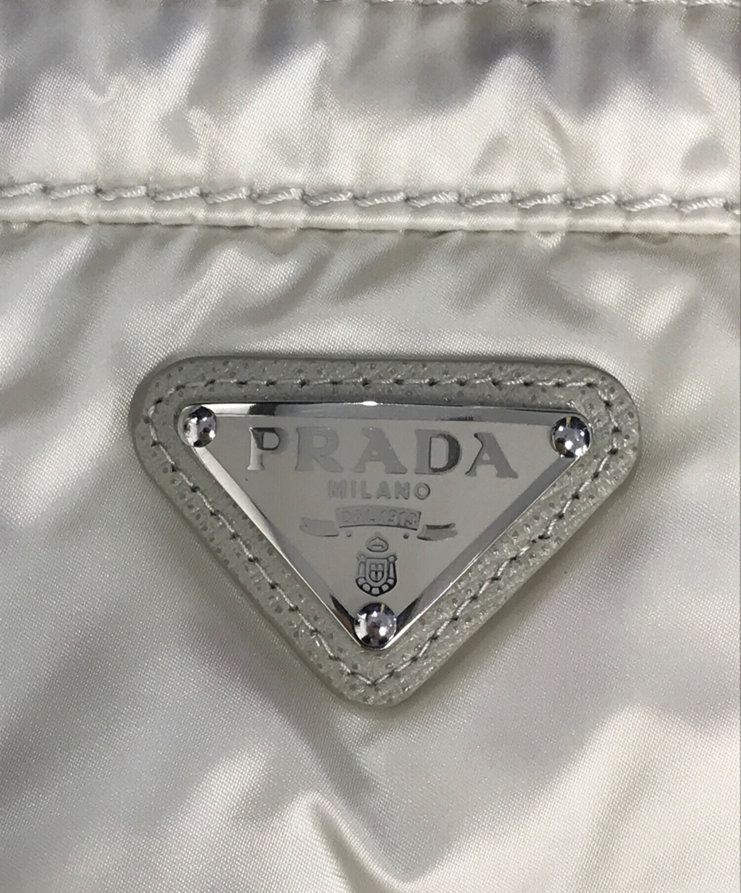 中古・古着通販】PRADA (プラダ) プレートロゴダウンベスト ホワイト