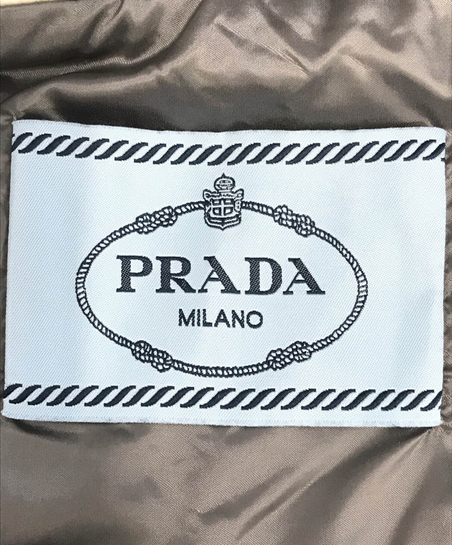 中古・古着通販】PRADA (プラダ) プレートロゴダウンベスト ホワイト