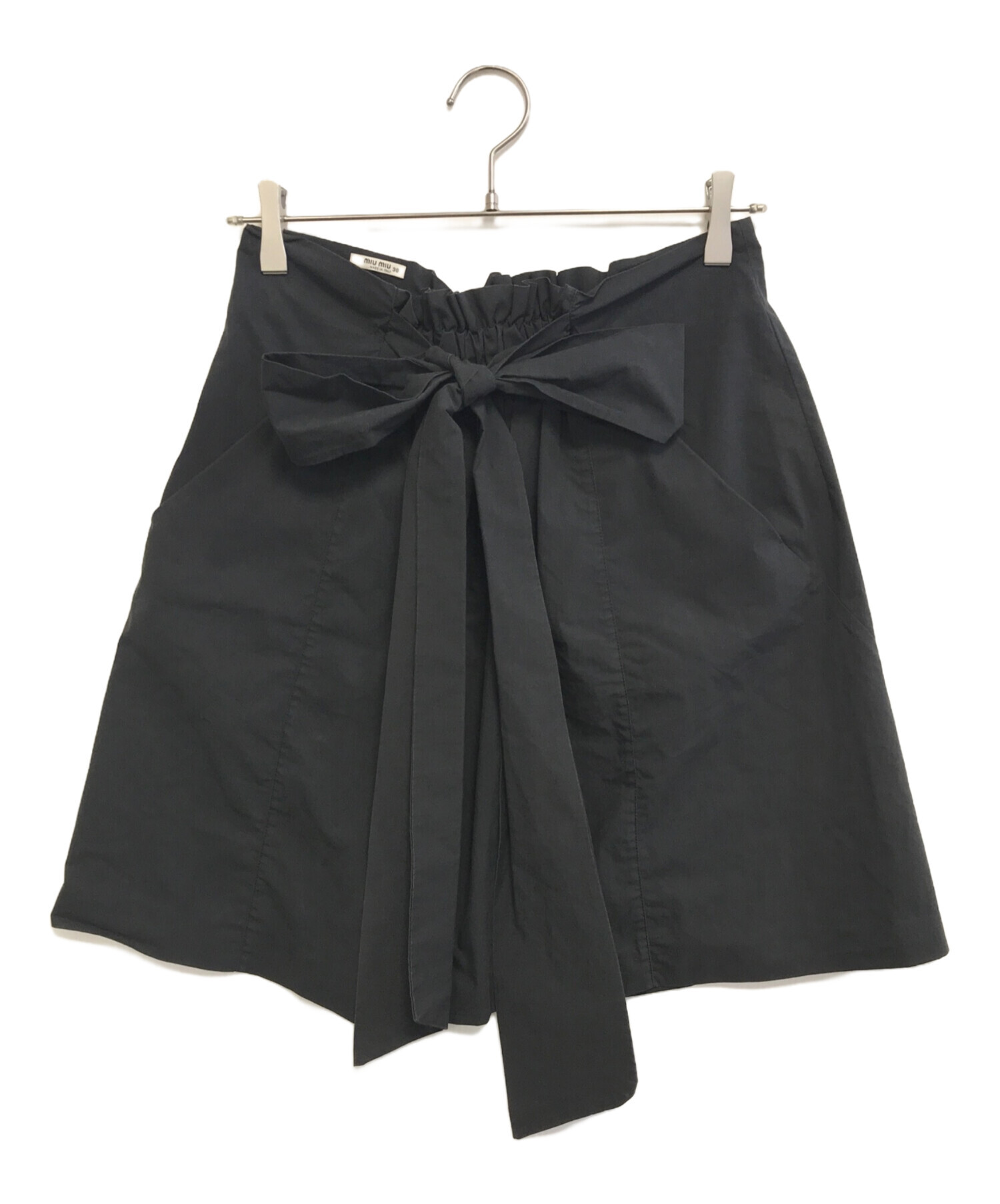 miumiu ミニスカート ブラック　スタッズ　パール　フラワー　プラダ 中古・古着通販】MIU MIU (ミュウミュウ) スカート ブラック サイズ:38