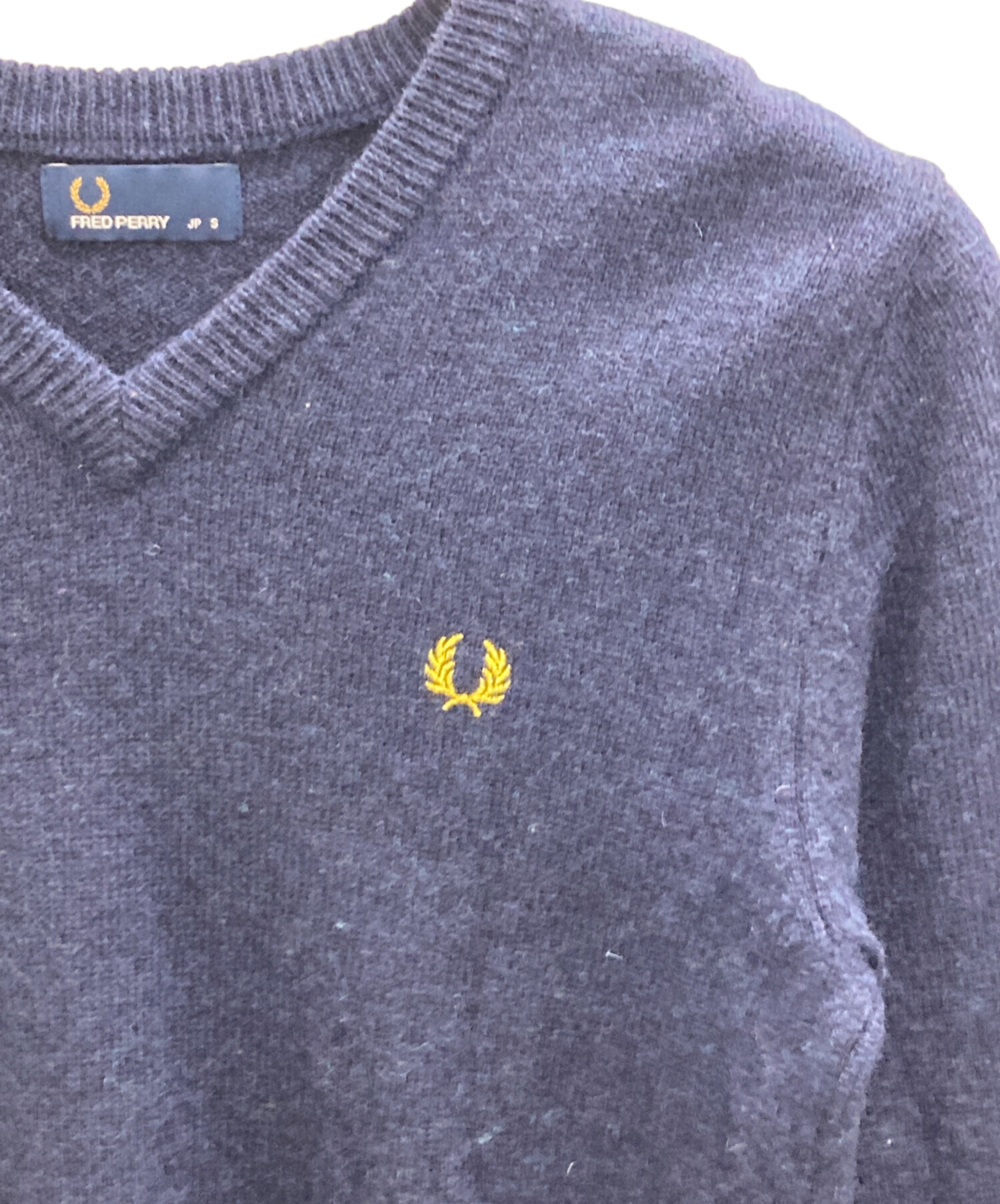 中古・古着通販】FRED PERRY (フレッドペリー) Vネックニット ネイビー