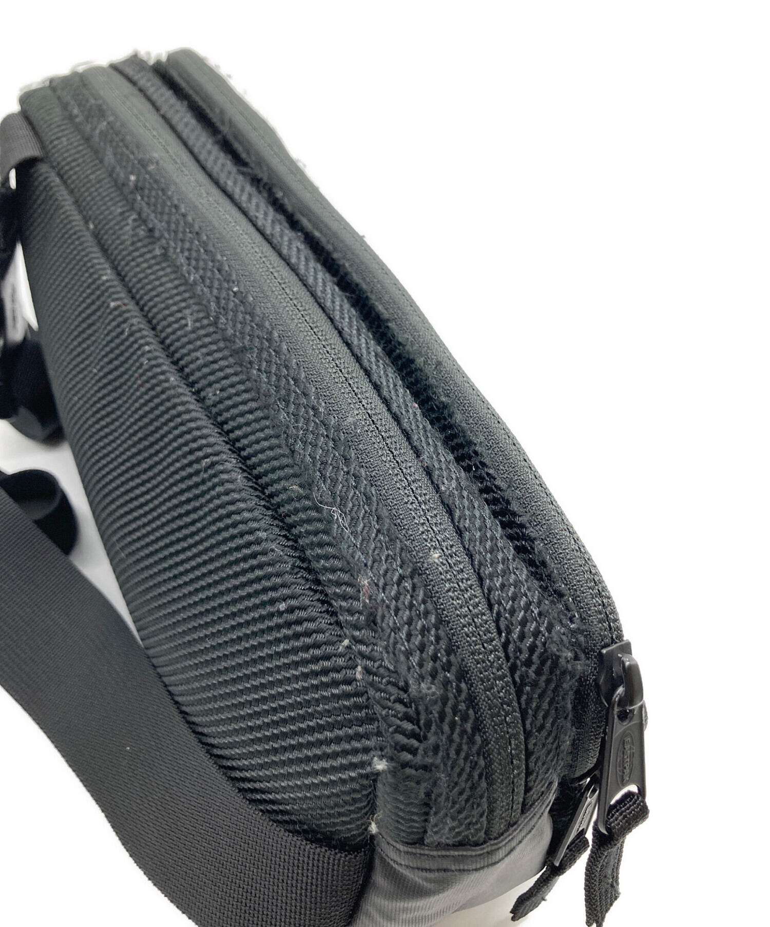 中古・古着通販】EASTPAK (イーストパック) audi (アウディ) ボディー