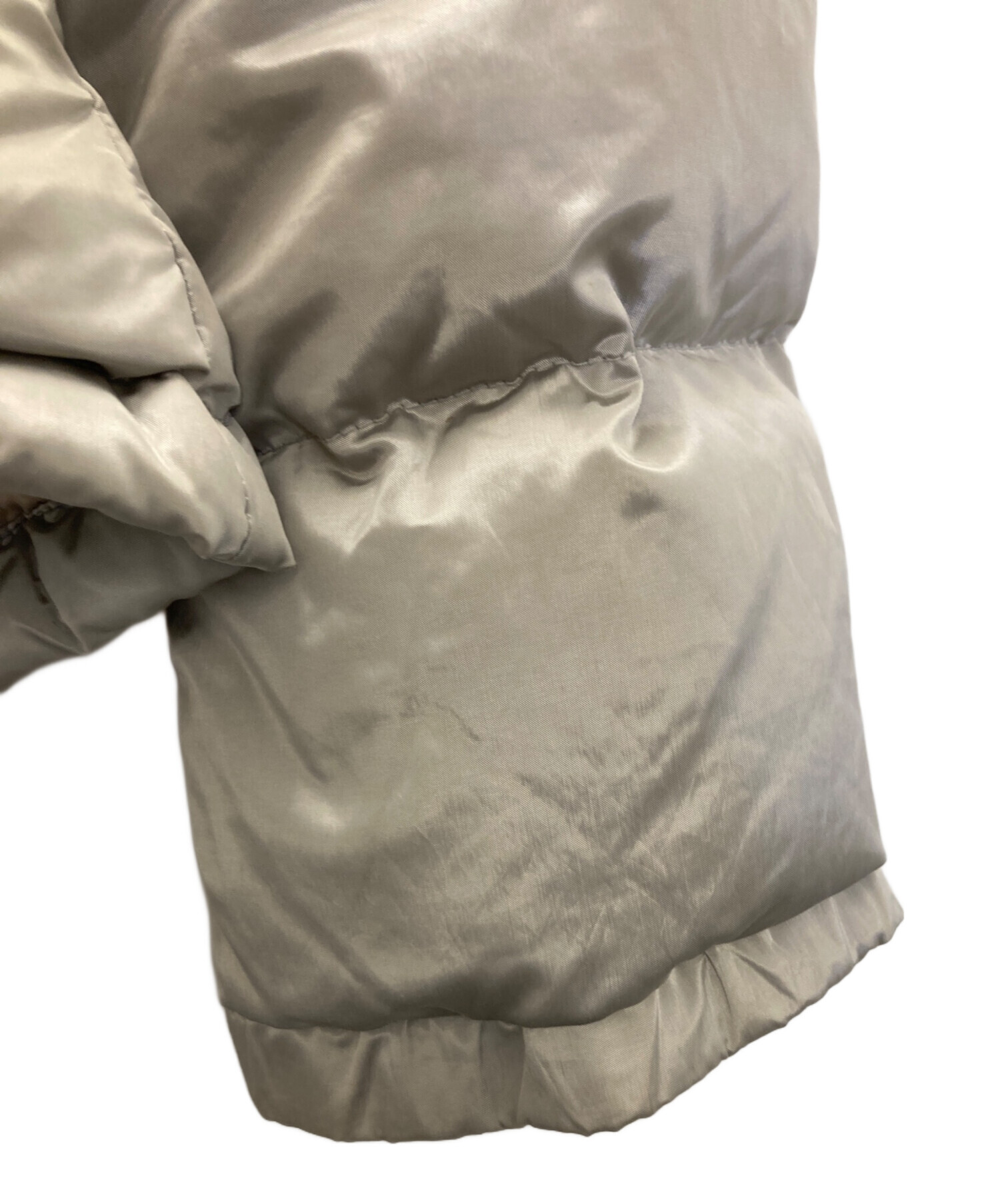 去年の春、ロンドンのMax Mara直営店で購入しました。 去年の春、ロンドンのMax Mara直営店で購入しました。