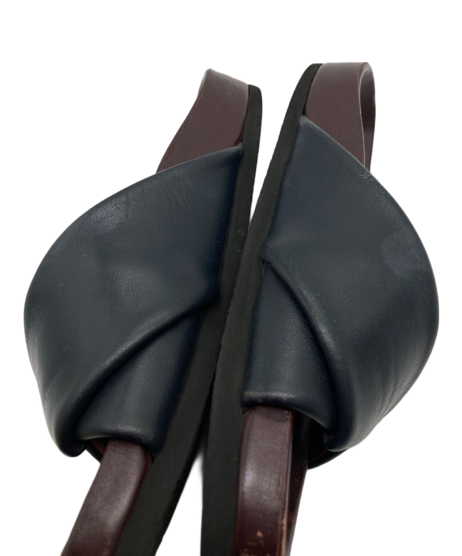 中古・古着通販】CELINE (セリーヌ) レザーツイストサンダル ネイビー