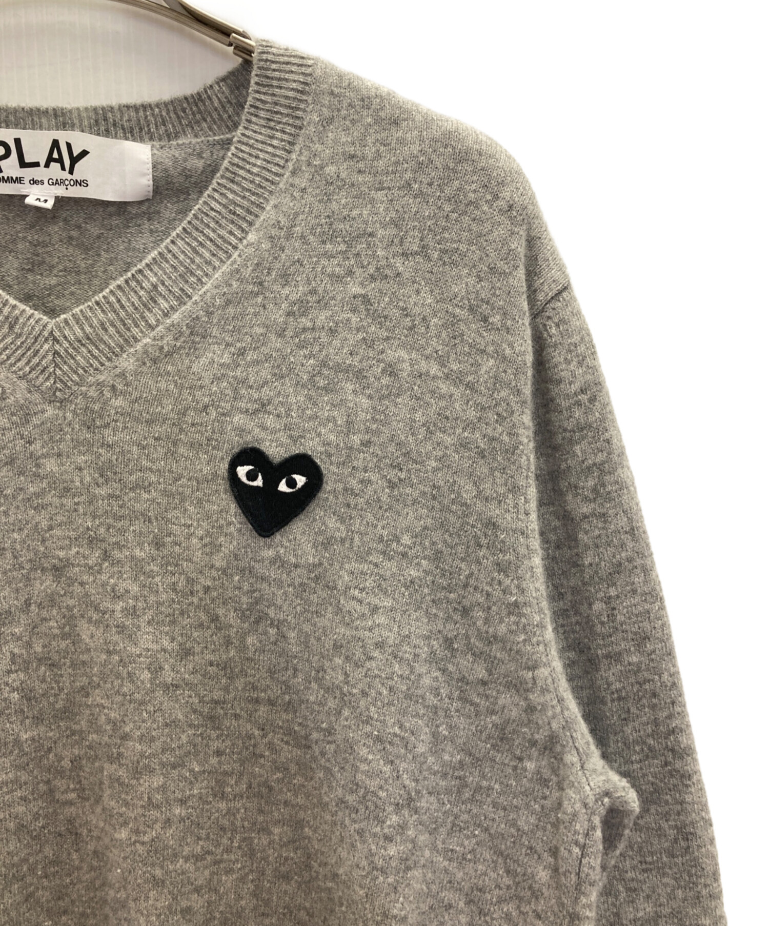 PLAY COMME des GARÇONS グレー Vネックセーター XL 中古・古着通販】PLAY COMME des GARCONS (プレイコムデギャルソン