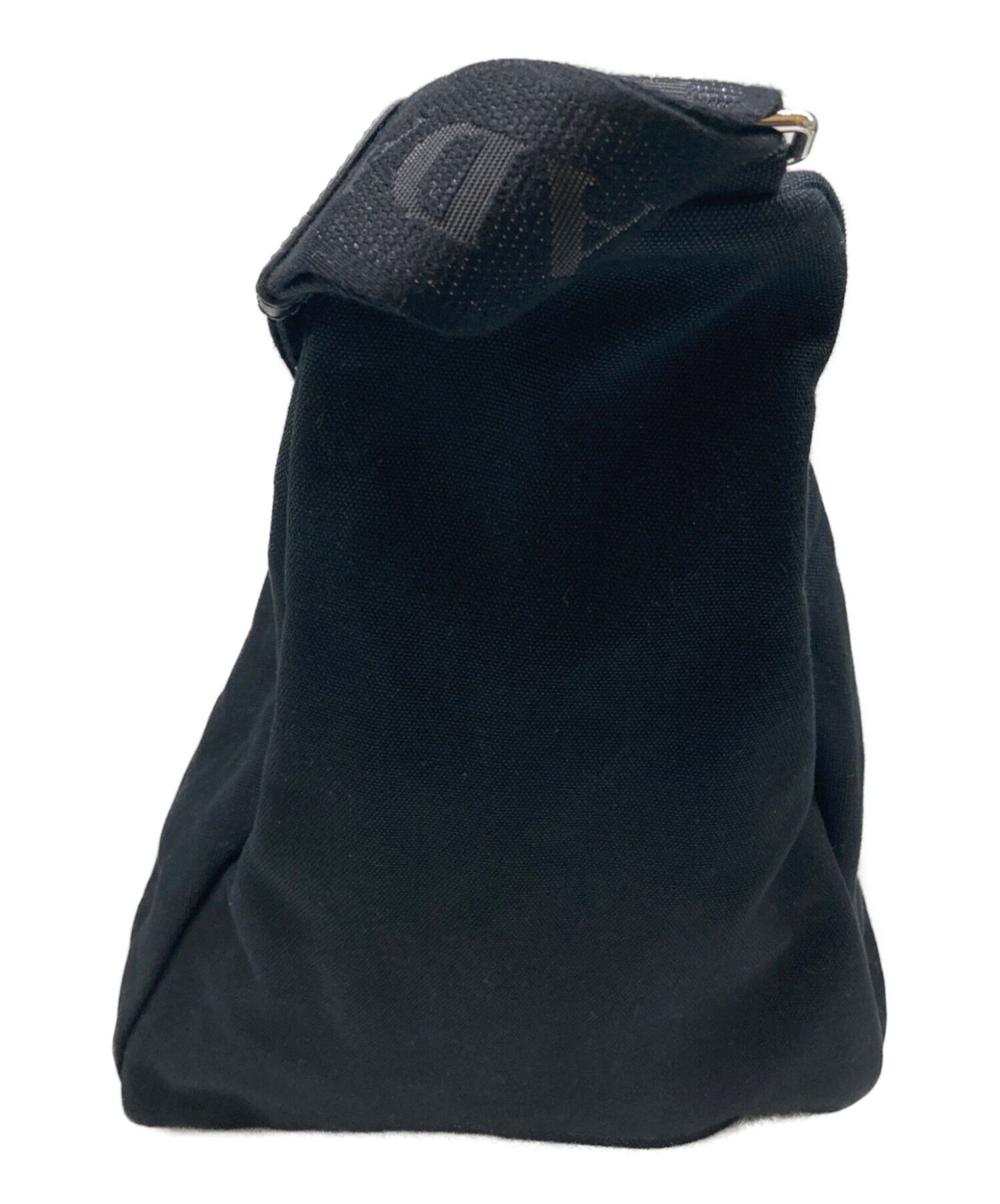フ*ィ様 PRADA ワン トライアングルプレート (プラダ) 中古・古着通販】PRADA トライアングル 小物