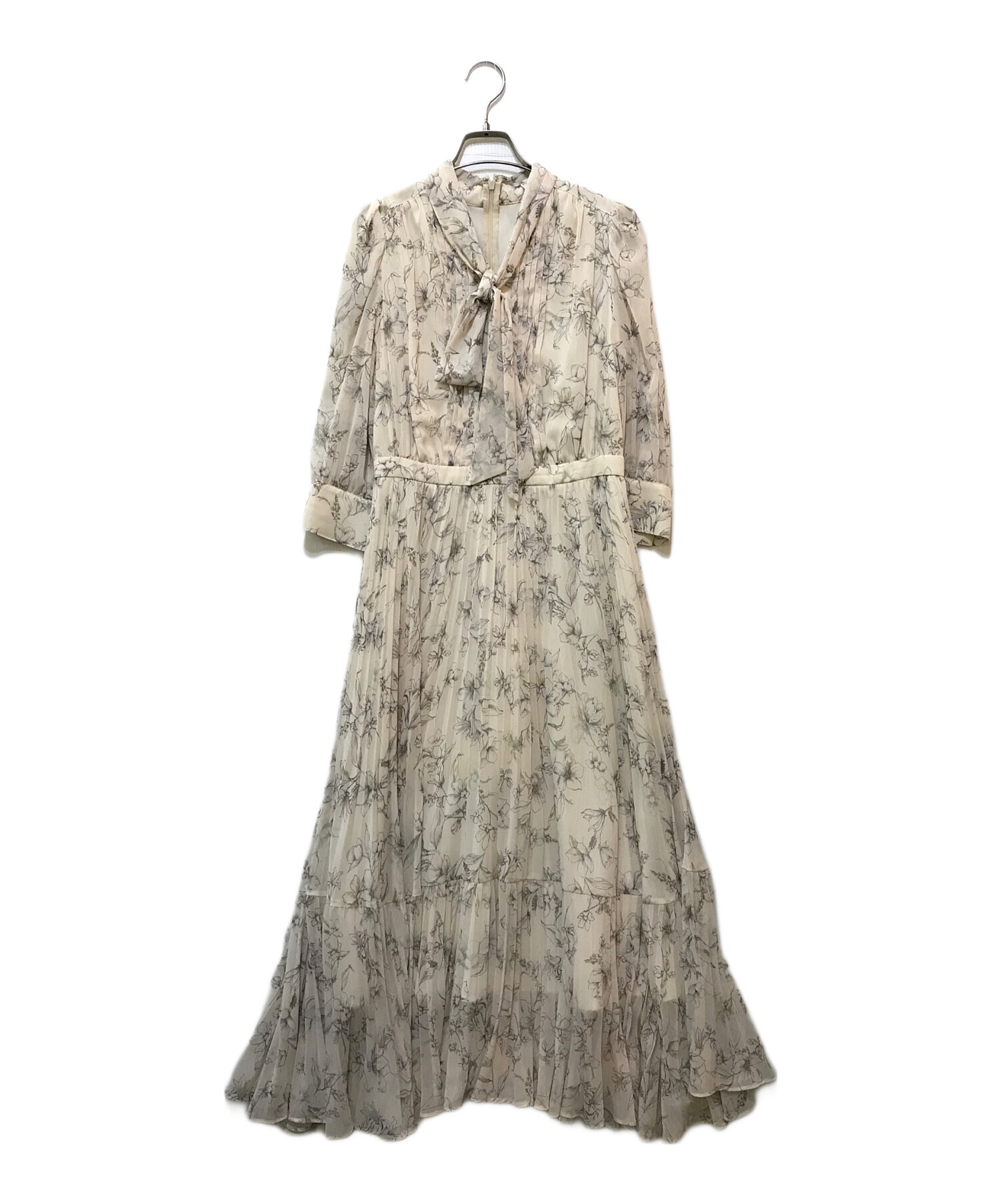 【新品・タグ有】 JUSGLITTY 7分袖 ボウタイ シフォン プリーツワンピ 新品・タグ有】 JUSGLITTY 7分袖 ボウタイ シフォン プリーツ