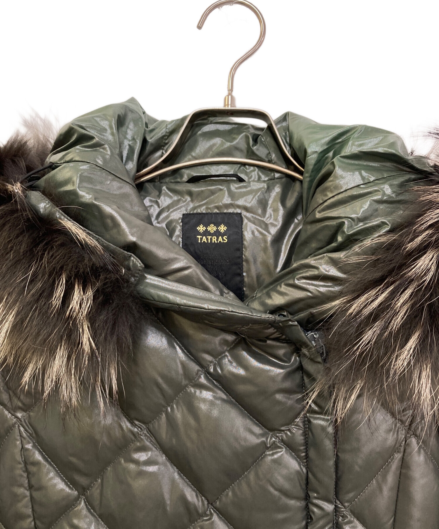 中古・古着通販】TATRAS (タトラス) ラクーンファーダウンコート モス