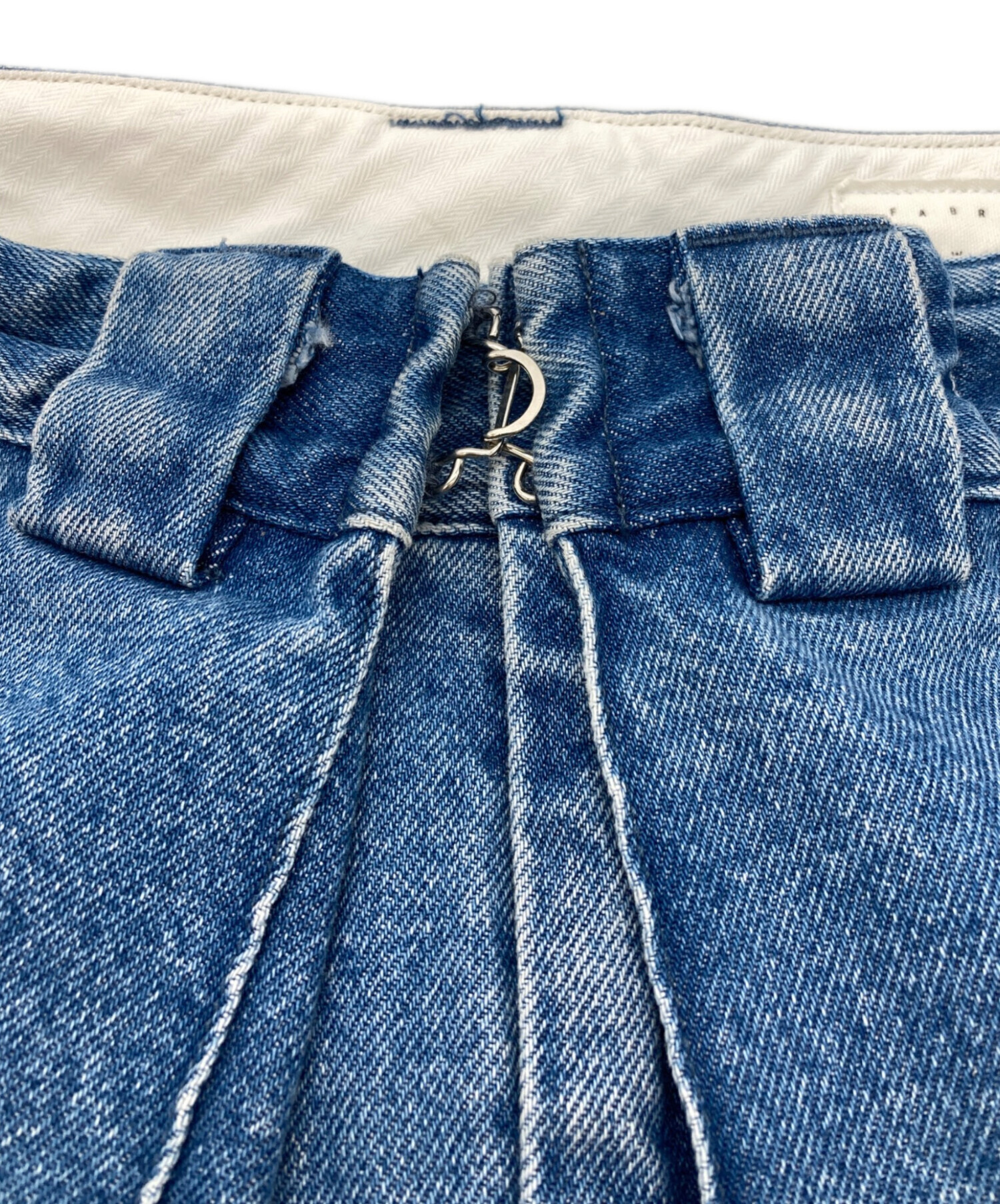 中古・古着通販】KURO (クロ) BIG TUCK DENIM TROUSER インディゴ