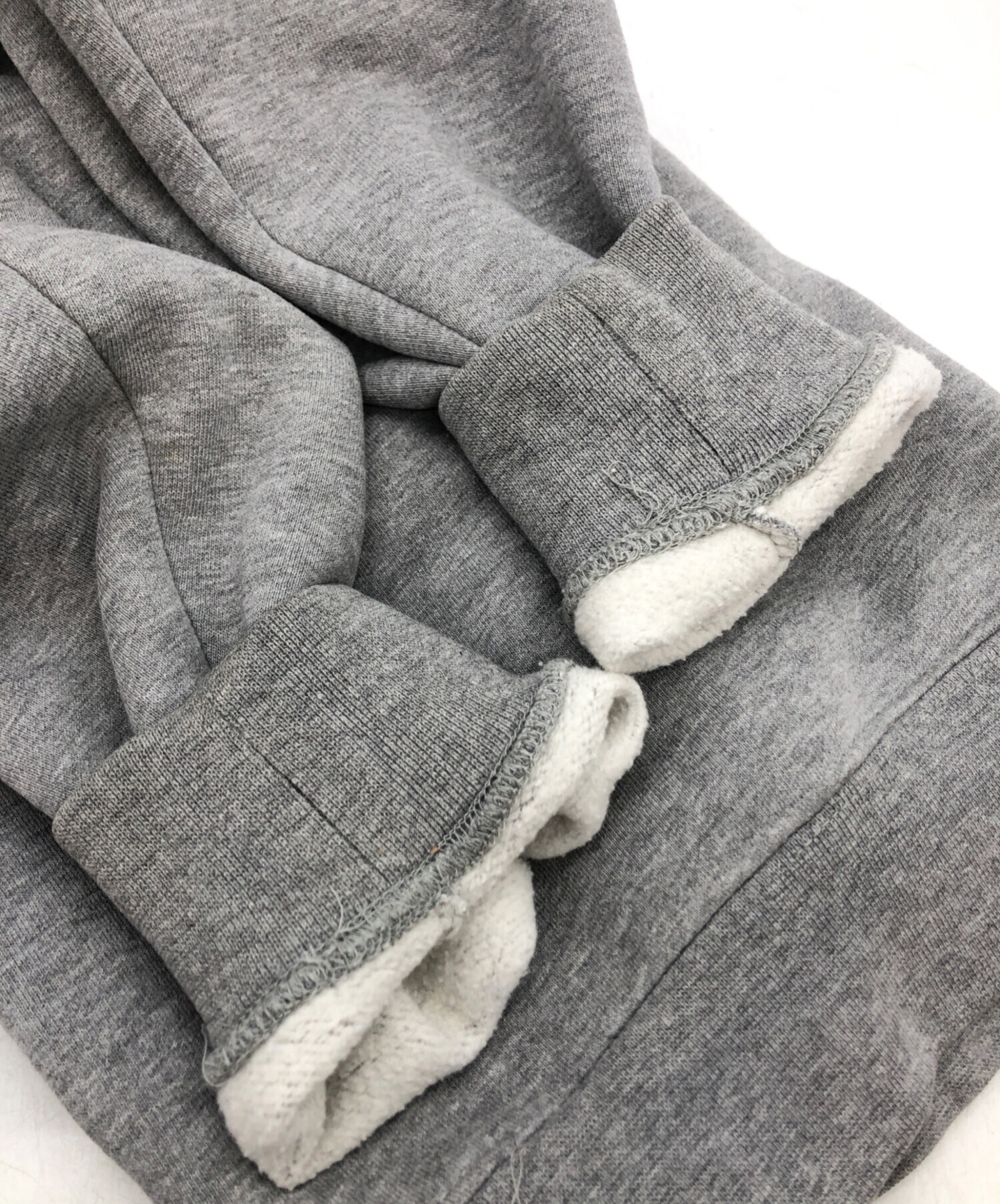 中古・古着通販】stussy (ステューシー) スニーカーロゴ刺繍スウェット