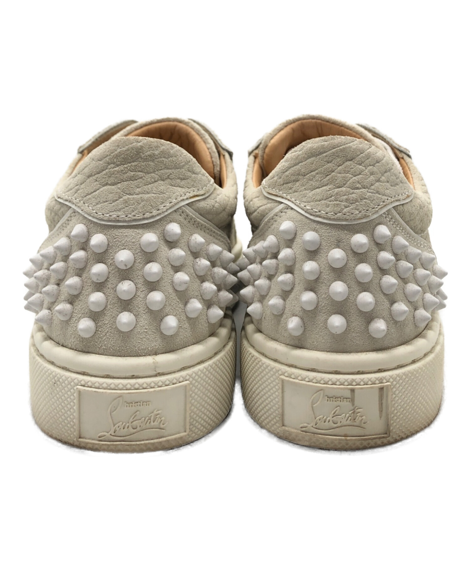 た*お様 Christian Louboutin スニーカー スタッズ ベージュ 中古・古着通販】Christian Louboutin (クリスチャン・ルブタン