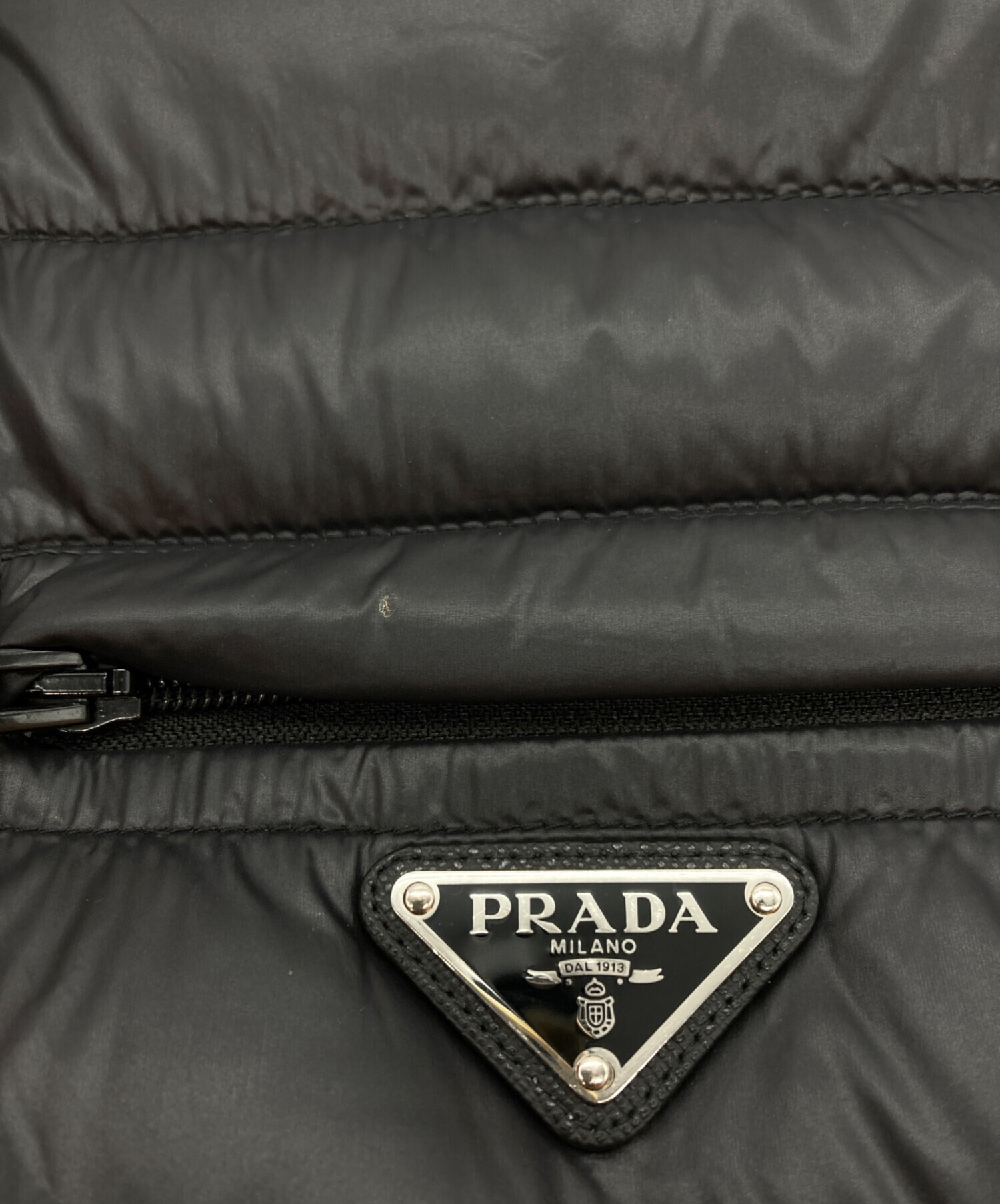 中古・古着通販】PRADA (プラダ) ロゴプレートダウンベスト ブラック