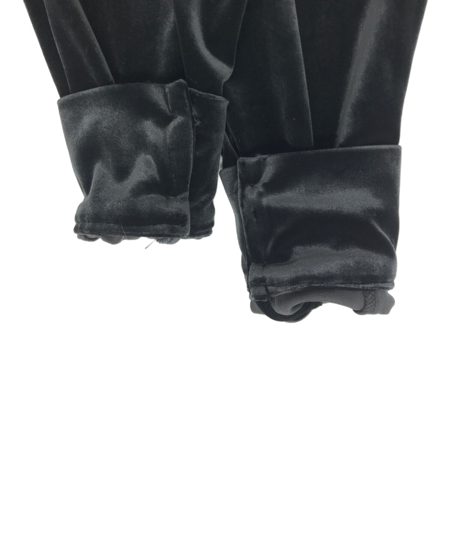 OHGA ベロア黒 長袖 トップス フリル付き 中古・古着通販】OHGA (オオガ) (ベロア トップス)VELOR TOPS ブラック