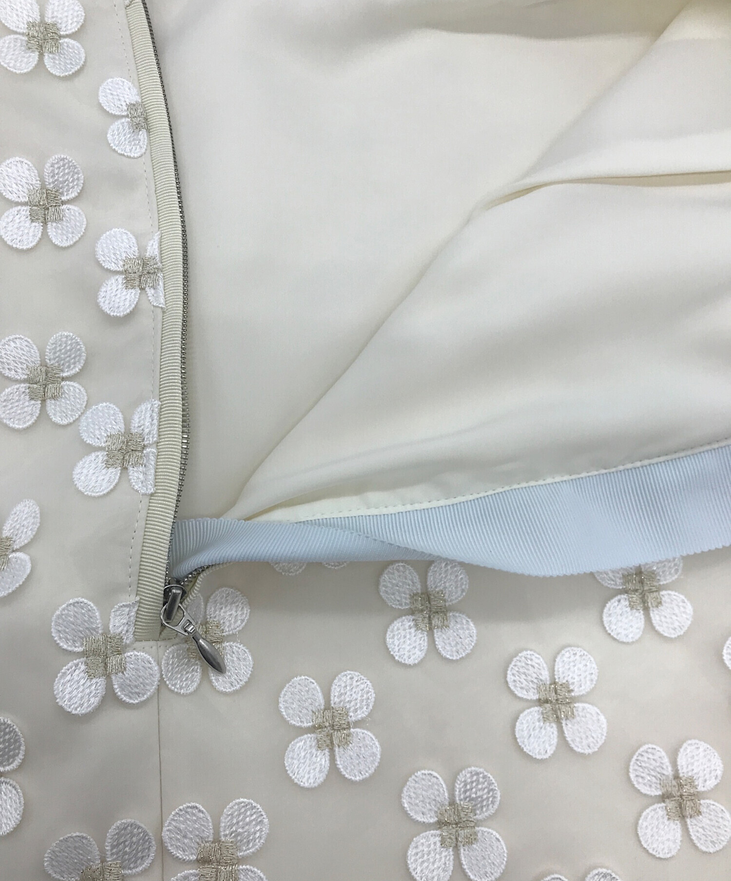 新品未使用品　yori クローバーミニスカート34 shirocon cloverミニスカート | 2024 AW Collection| yori