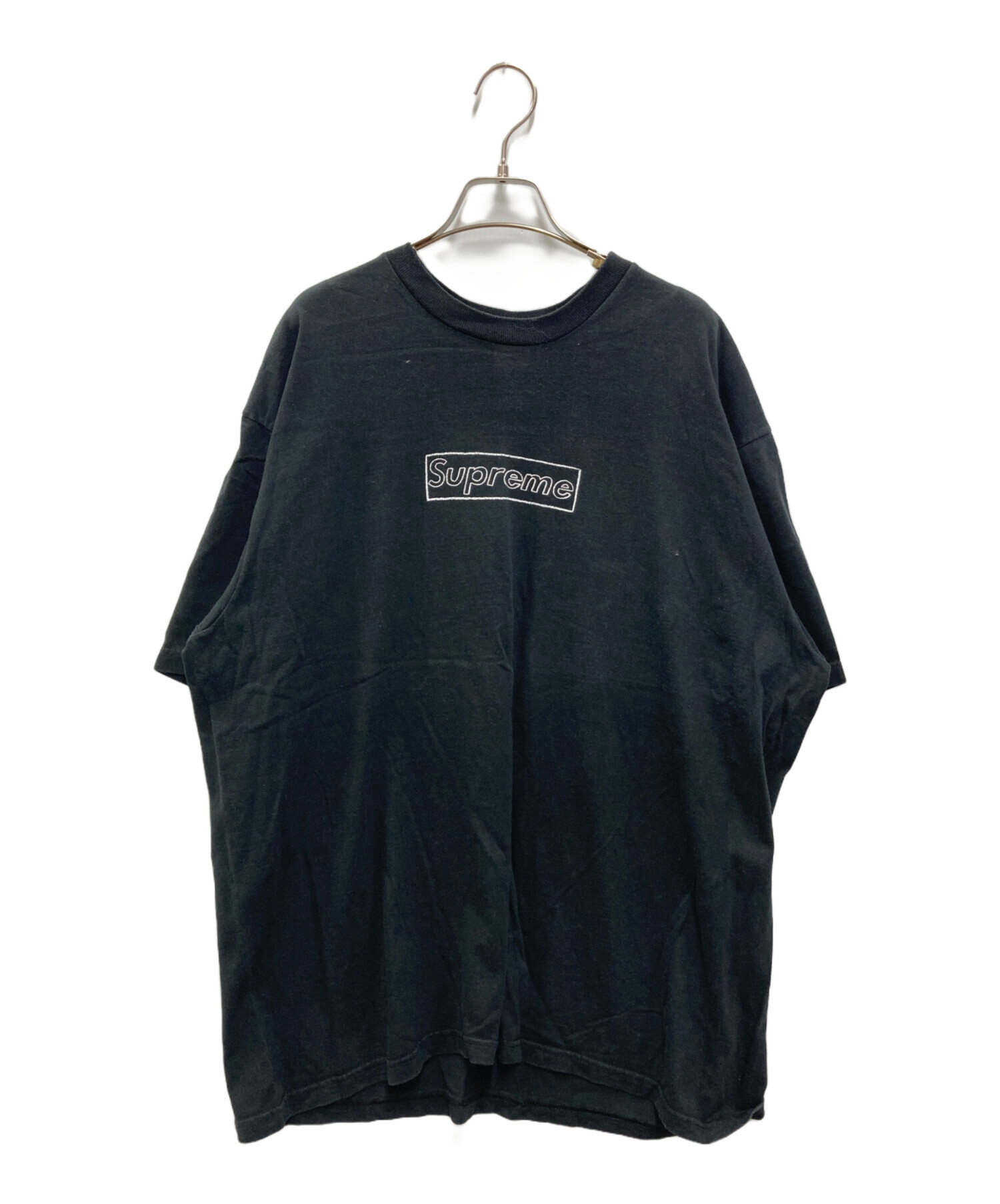 Supreme KAWS Chalk Logo Tee 【公式通販】