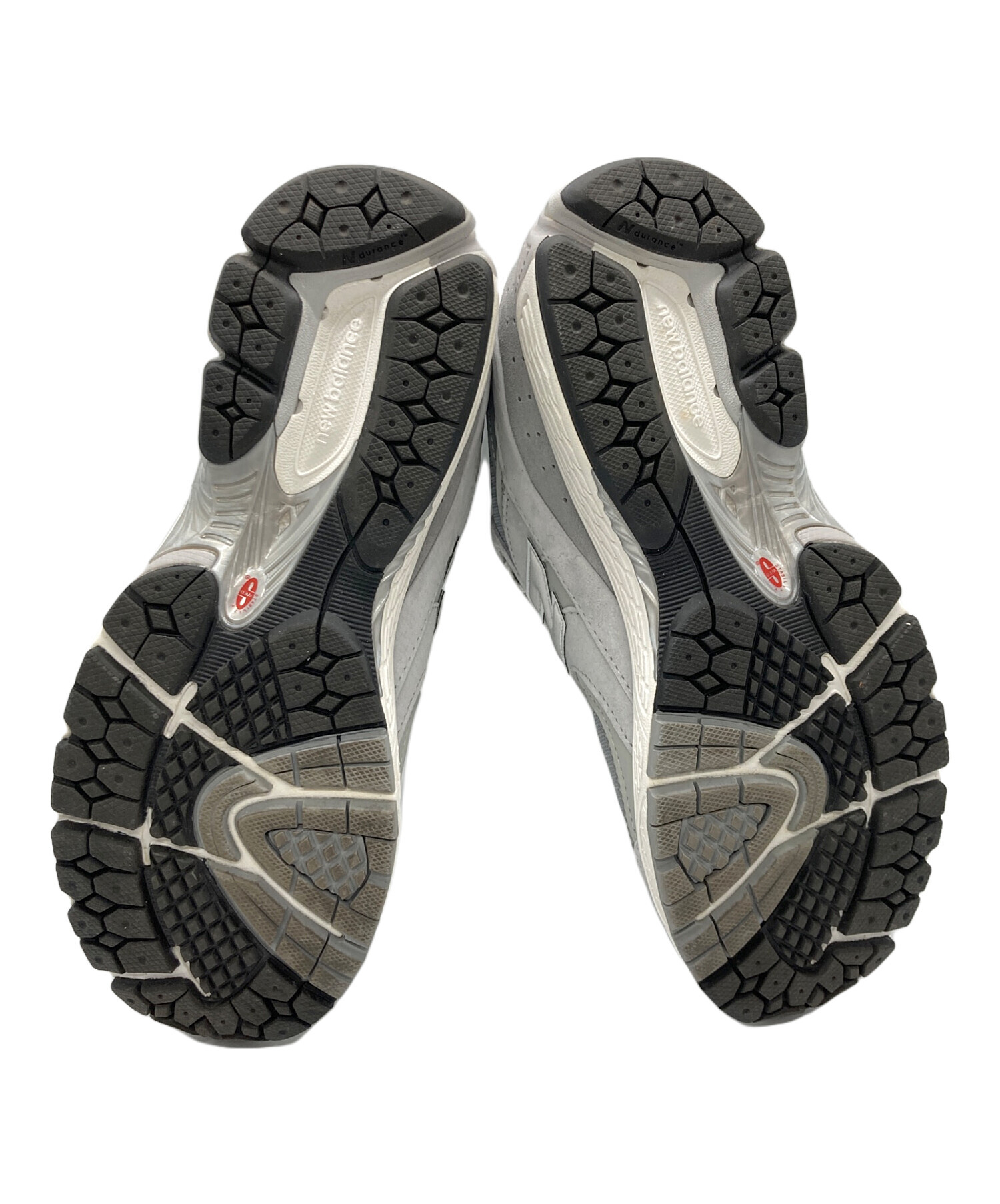 NEWBALANCE 2002R ローカットスニーカー 2グレー 24.0 中古・古着通販】NEW BALANCE (ニューバランス) 2002R ローカット