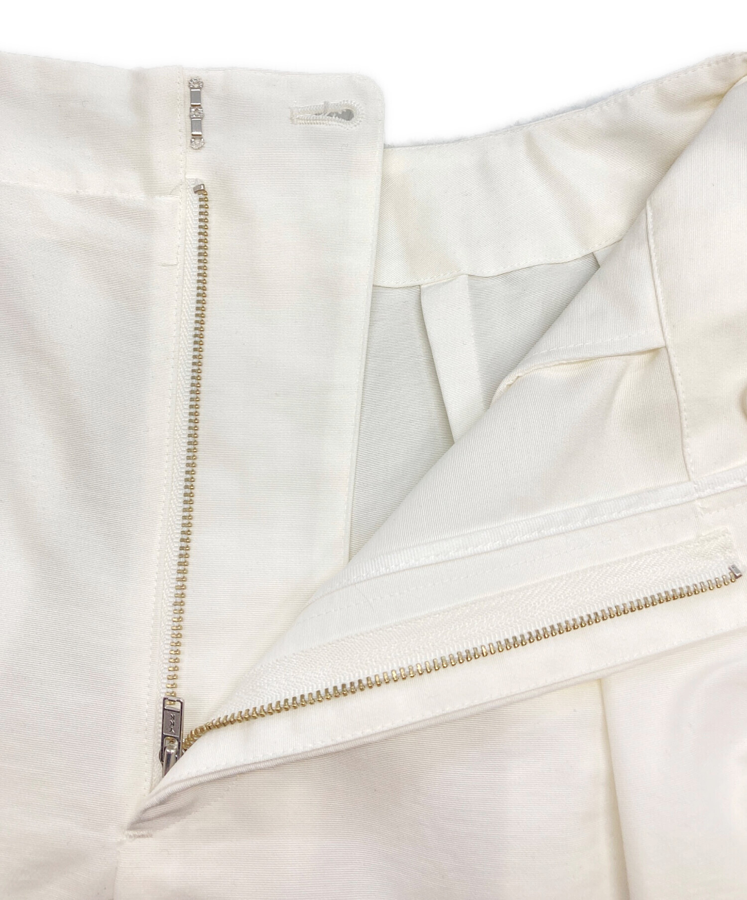 中古・古着通販】cygne (シーニュ) ハーフパンツ Jane ホワイト サイズ