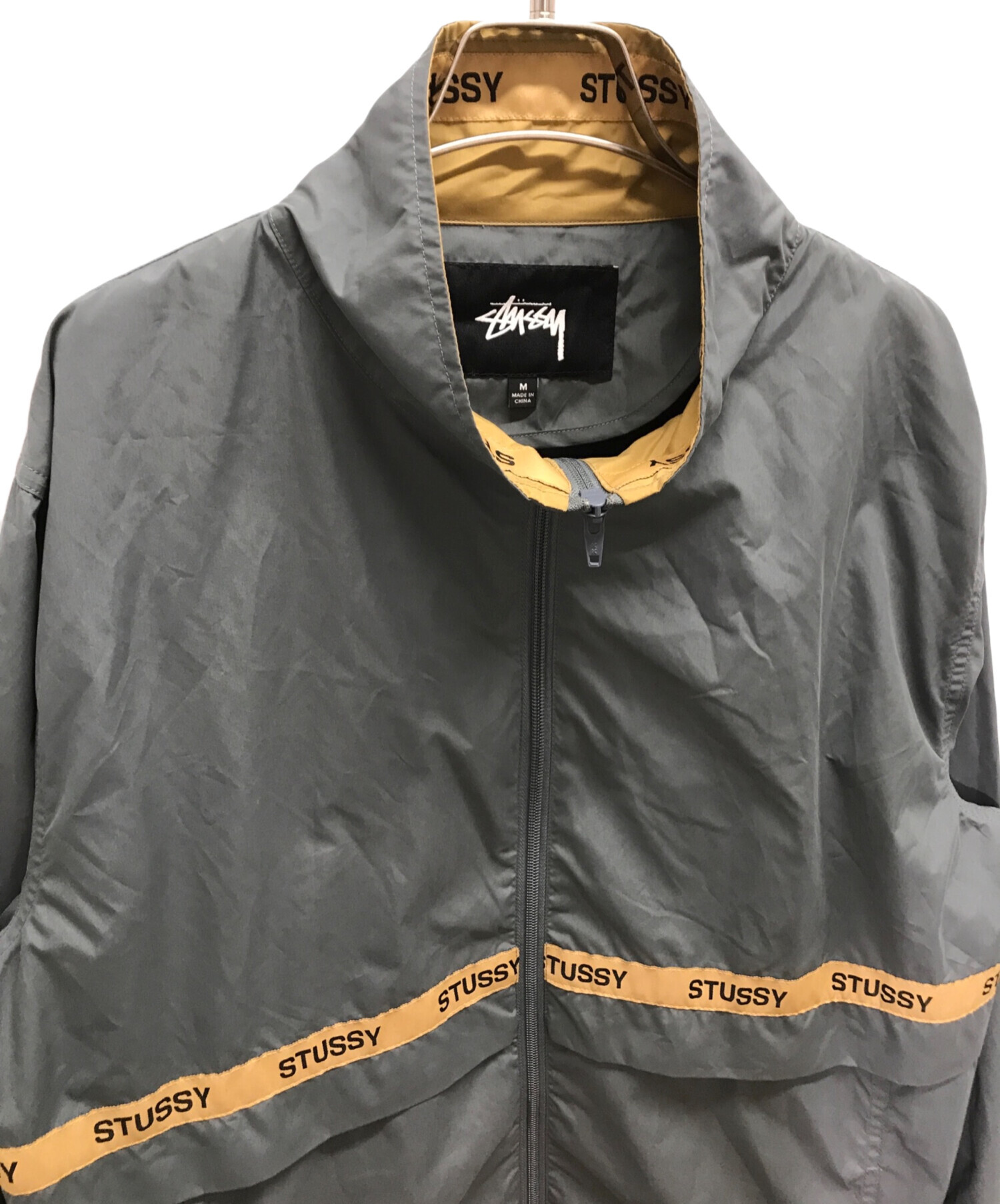 Stussy ナイロンジャケット Mサイズ オリーブ Stussy ナイロンジャケット Mサイズ オリーブ