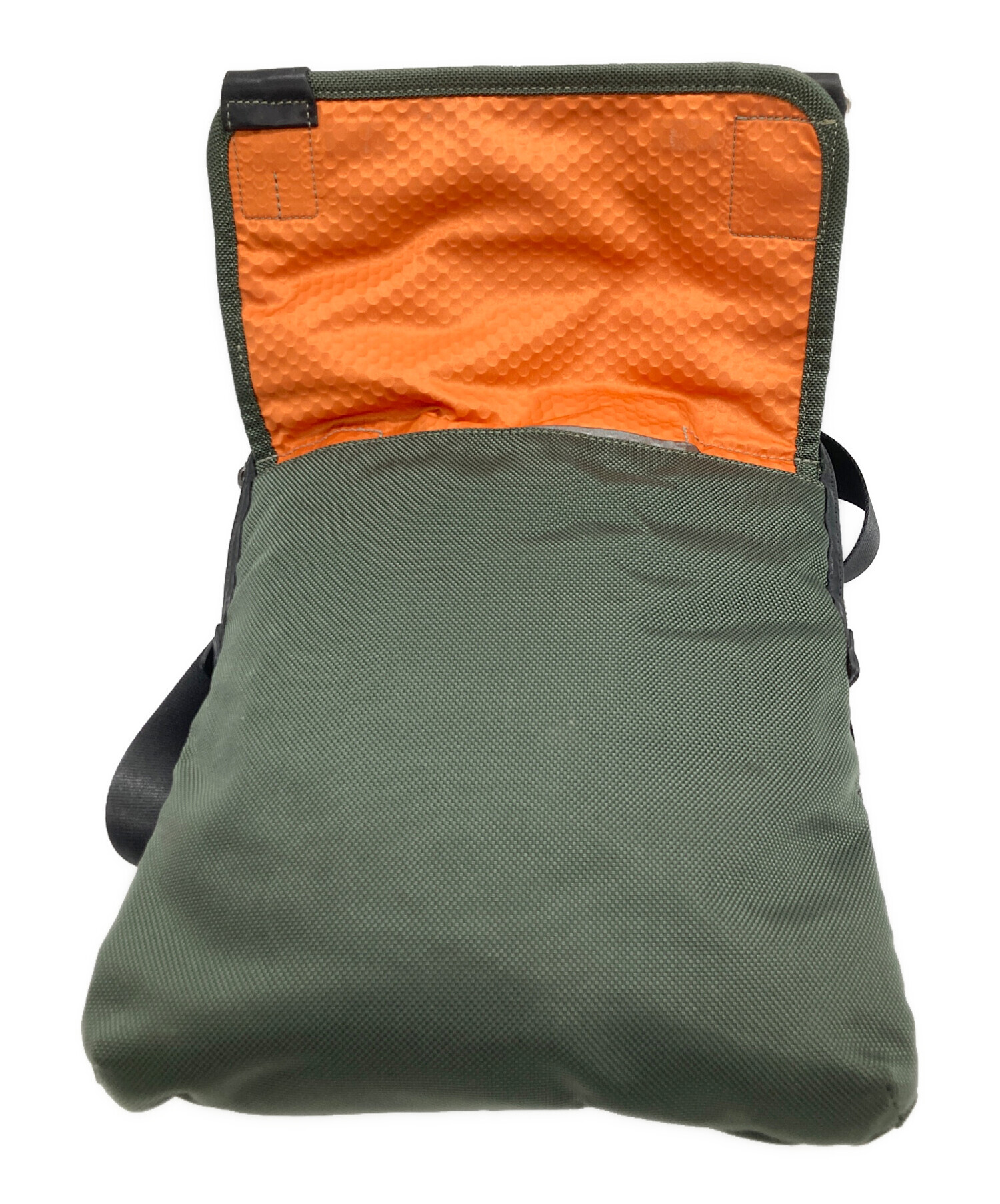 TUMI オリーブ ショルダーバッグ 中古・古着通販】TUMI (トゥミ) ショルダーバッグ オリーブ