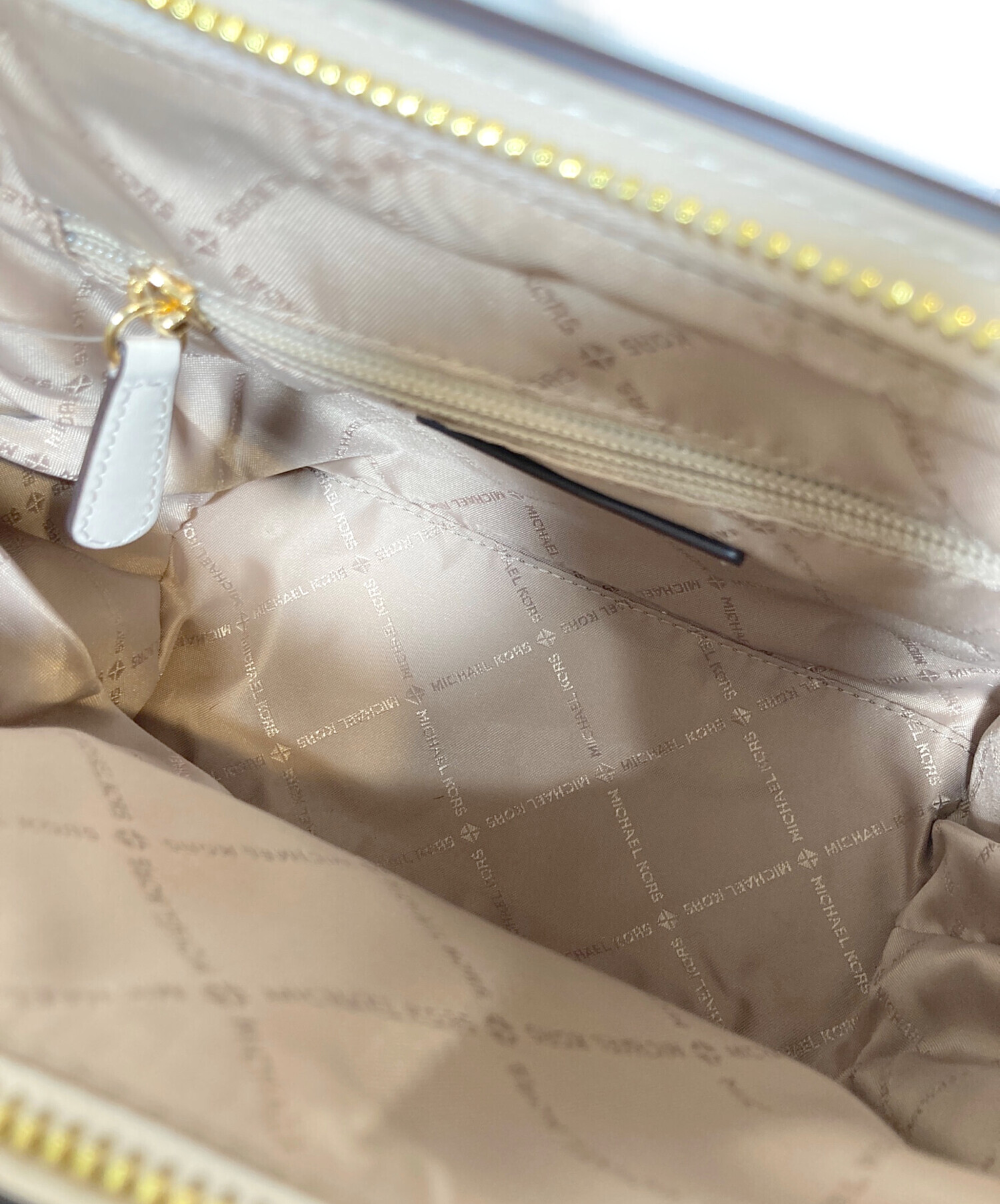 早い者勝ち！訳あり新品 MICHAEL KORS ショルダーバッグ ホワイト Michael Kors ショルダーバッグ ホワイト バッグ & ハンドバッグ