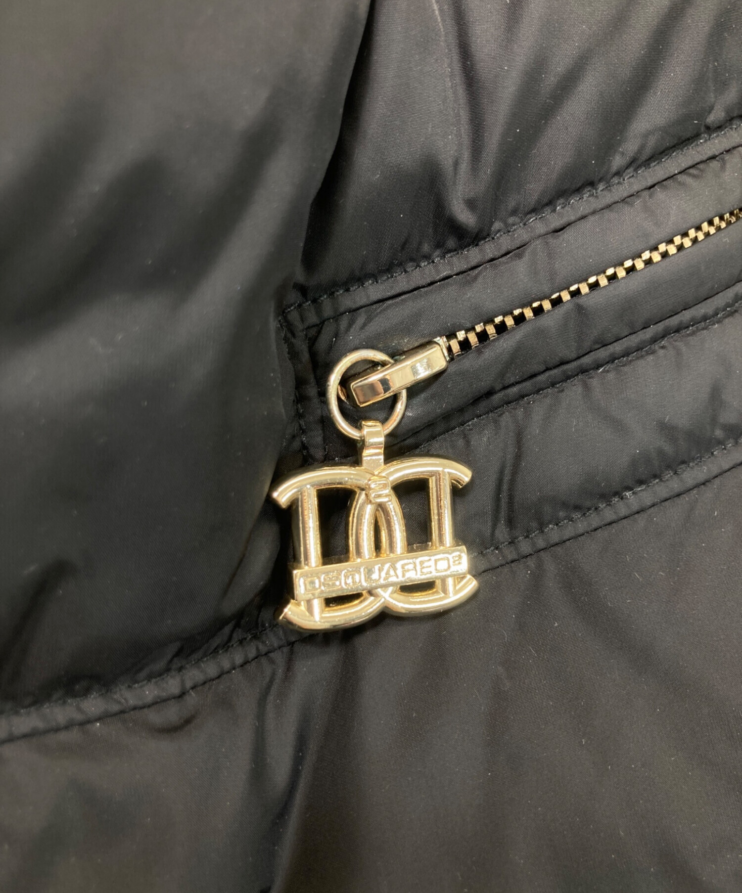 美品 DSQUARED2 ダウンジャケット ブラック 超ビッグタグブランドロゴ 美品 DSQUARED2 ダウンジャケット ブラック 超ビッグタグブランドロゴ