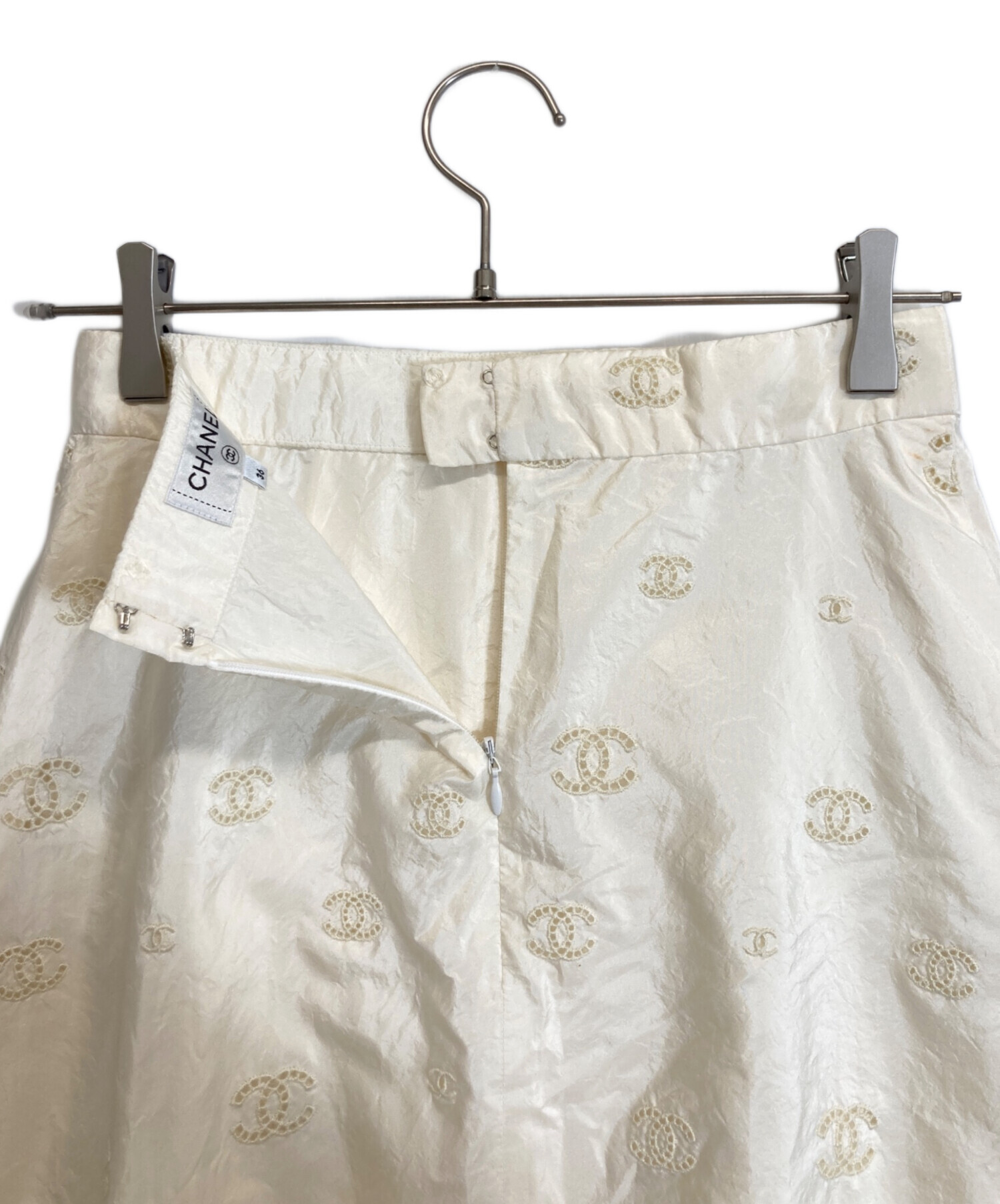 美品　シャネル　ココボタン　ココマーク　スカート　膝丈　ベージュ　レディース 中古・古着通販】CHANEL (シャネル) ココマークデザインシルクスカート