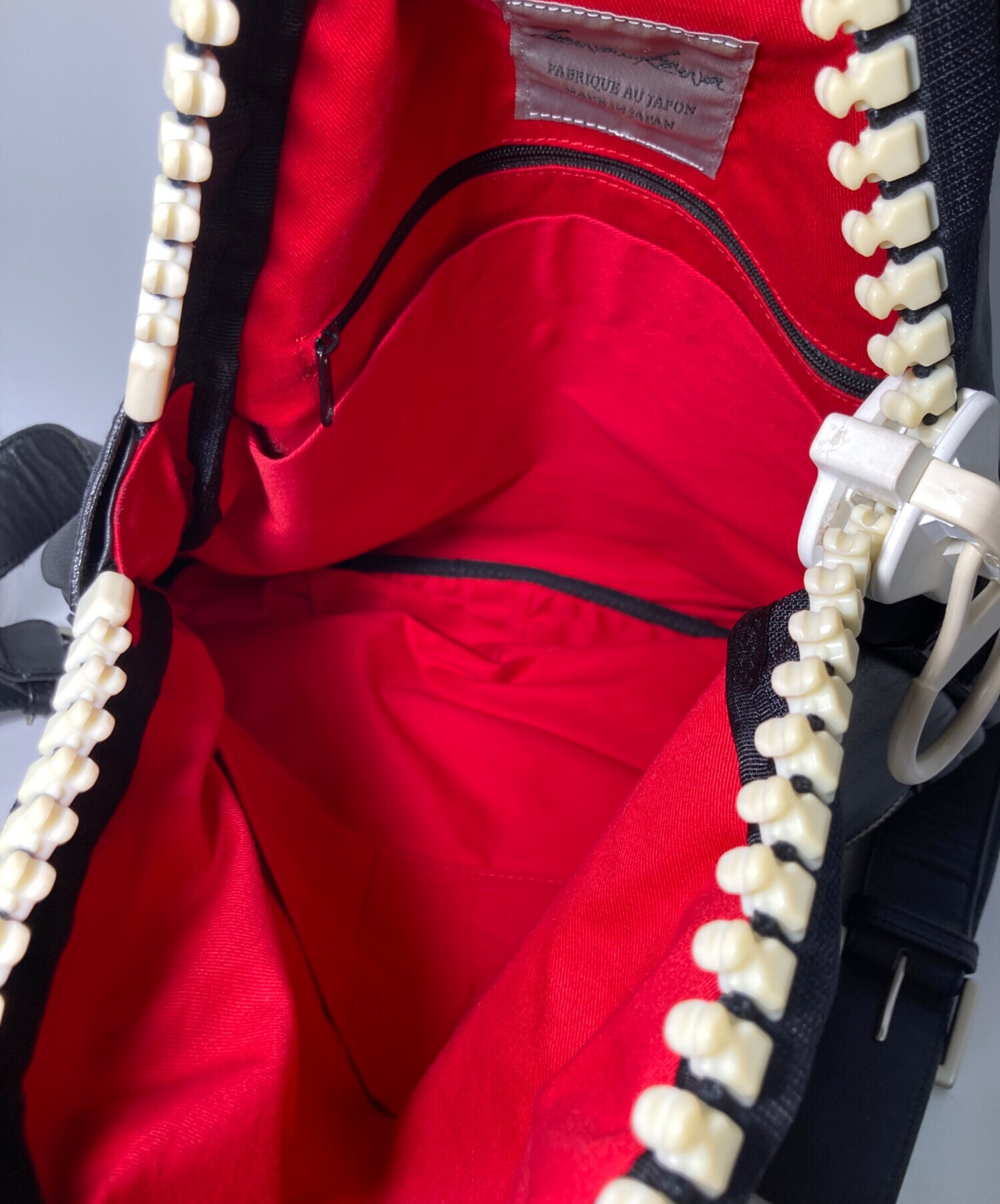 kawakawa カワカワ　赤のバックパック　リュック 中古・古着通販】kawa-kawa (カワカワ) サメリュック ブラック