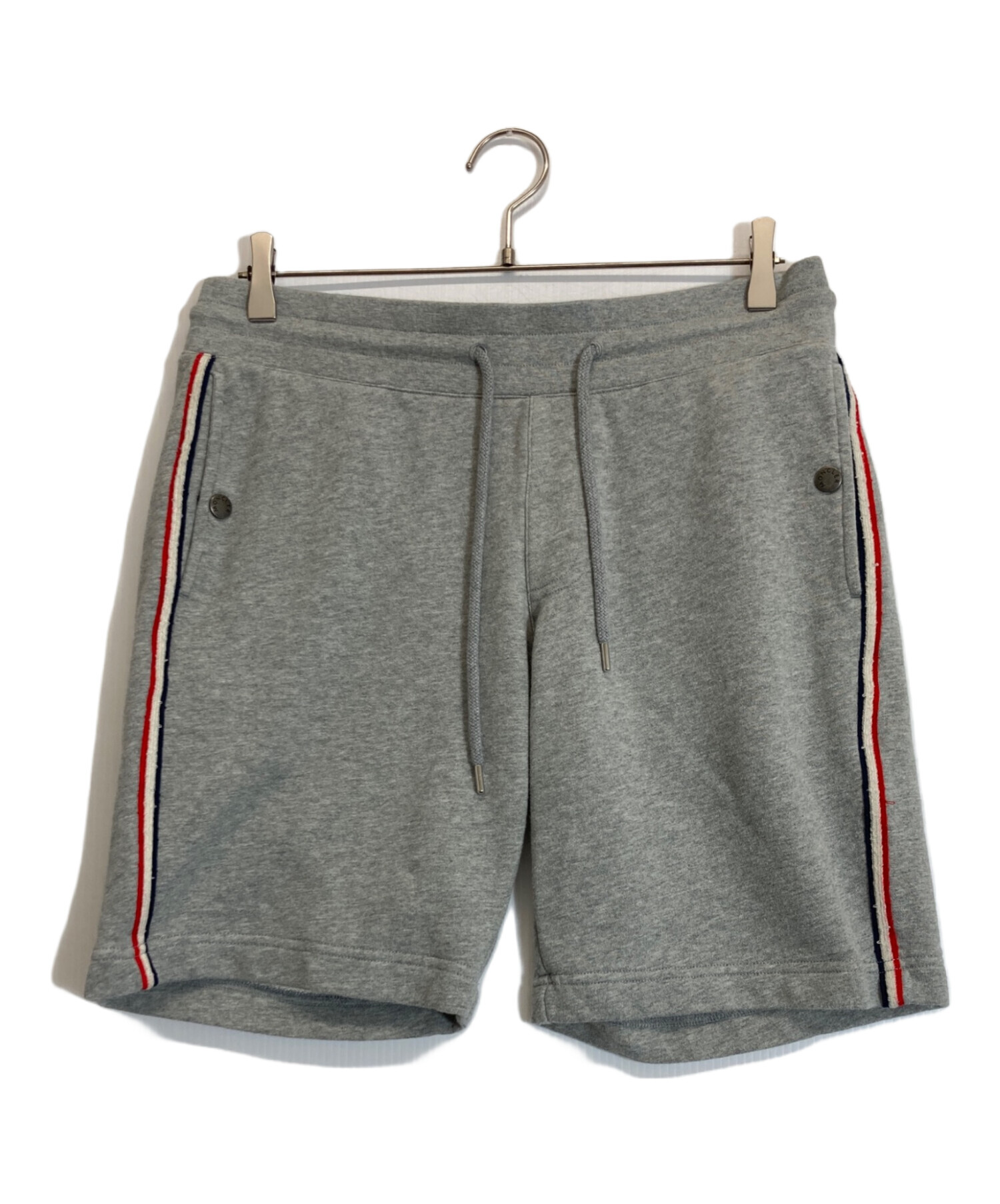 グレーショートパンツ ロゴ入り MONCLER モンクレール　S 中古・古着通販】MONCLER (モンクレール) ショートパンツ ライトグレー