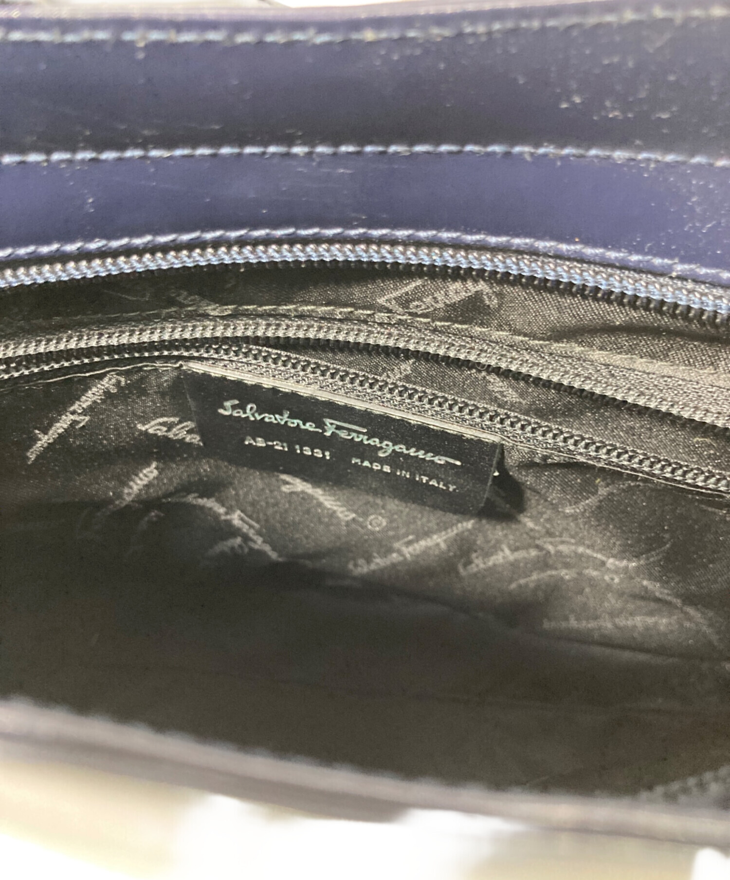 Salvatore Ferragamo ショルダーバッグ  紺 【古着】【中古】【送料無料】 中古・古着通販】Salvatore Ferragamo (サルヴァトーレ フェラガモ