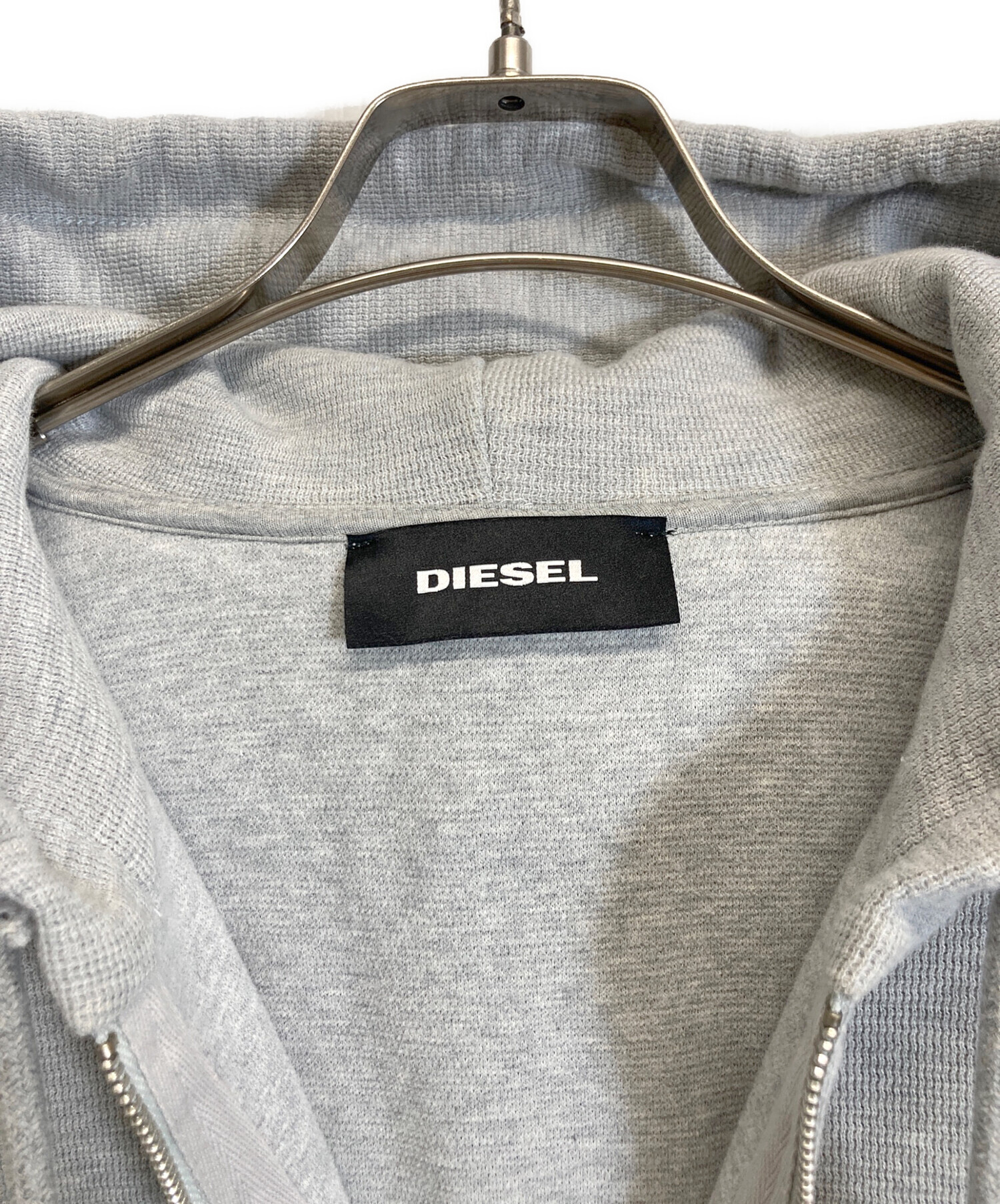 中古・古着通販】DIESEL (ディーゼル) ジップパーカー グレー サイズ:M 中古・古着通販】DIESEL (ディーゼル) ジップパーカー グレー サイズ:M