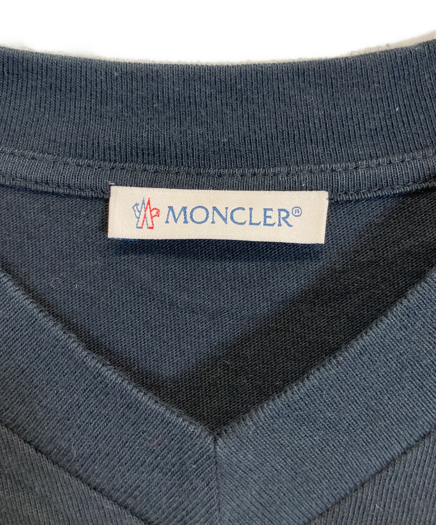 中古・古着通販】MONCLER (モンクレール) VネックTシャツ ブラック