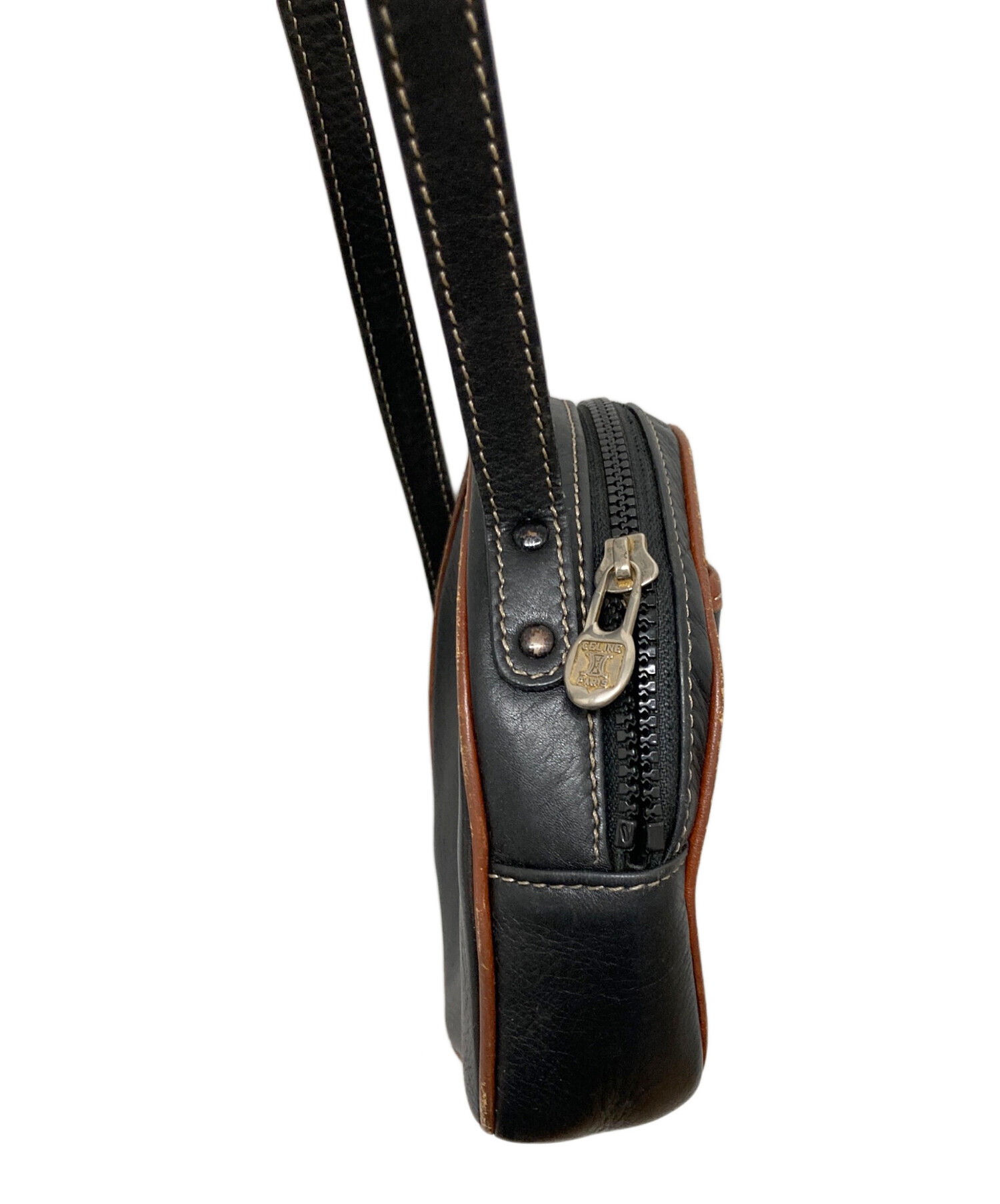 CELINE ブラックレザーショルダーバッグ 中古・古着通販】CELINE (セリーヌ) レザーショルダーバッグ ブラック