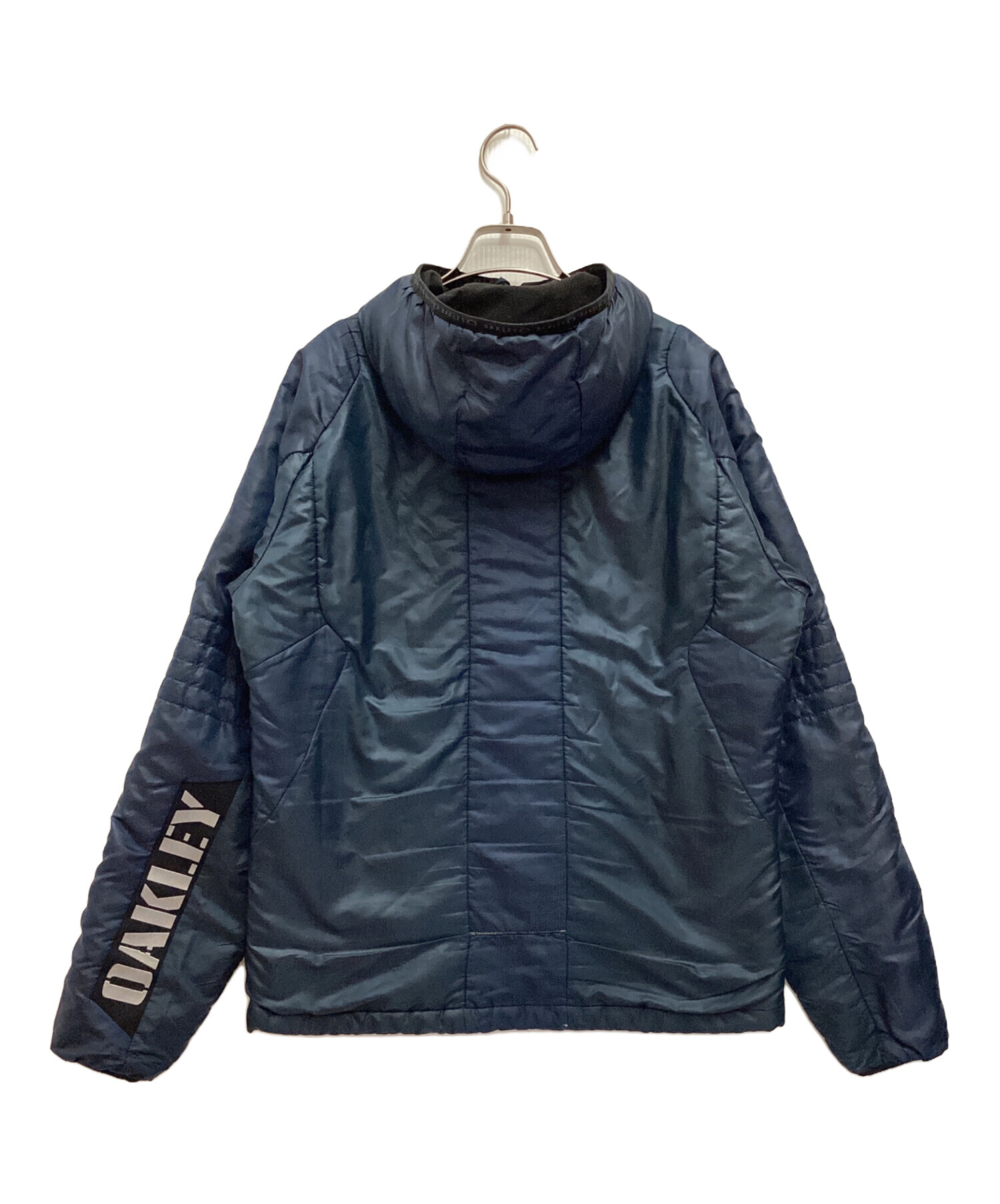 OAKLEY パフォーマンスフィットジャケット M ネイビー 中古・古着通販】OAKLEY (オークリー) ウォーマージャケット ネイビー