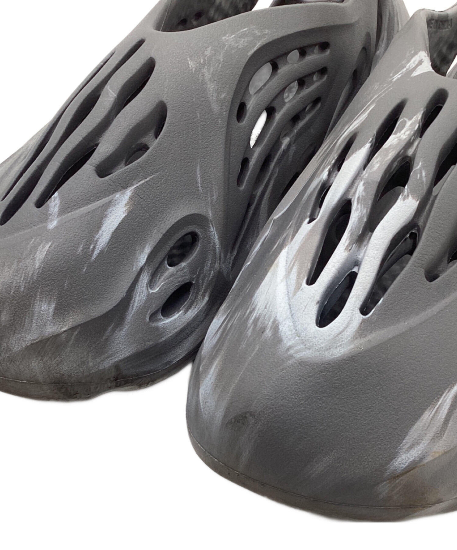 adidas フォームランナー yzy foam rnr ADIDAS ORIGINALS YZY FOAM RNR : ああ、好きに走ればいいじゃない