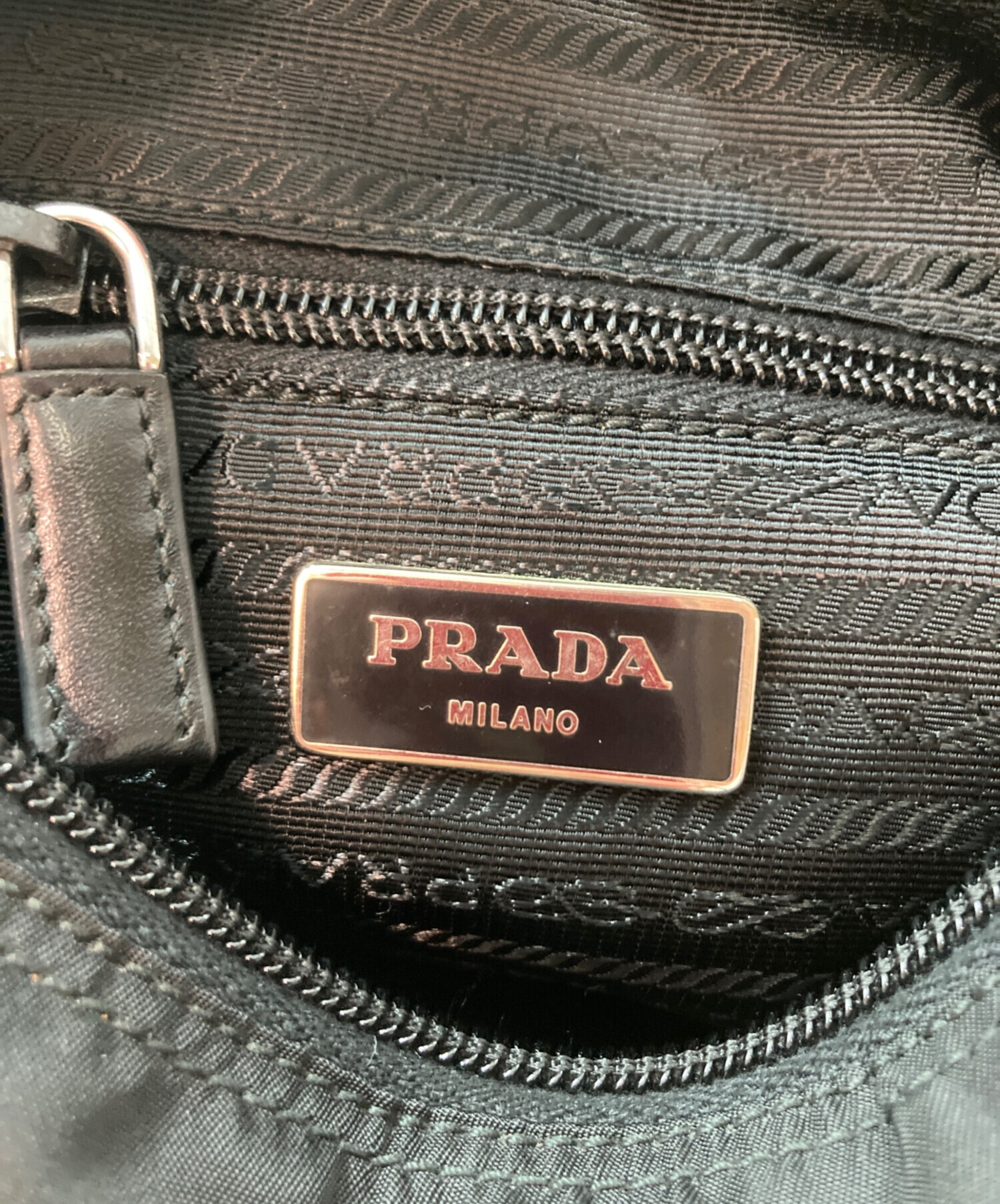 PRADA ブラック　ナイロンショルダーバッグ PRADA ブラック ナイロン ショルダーバッグ