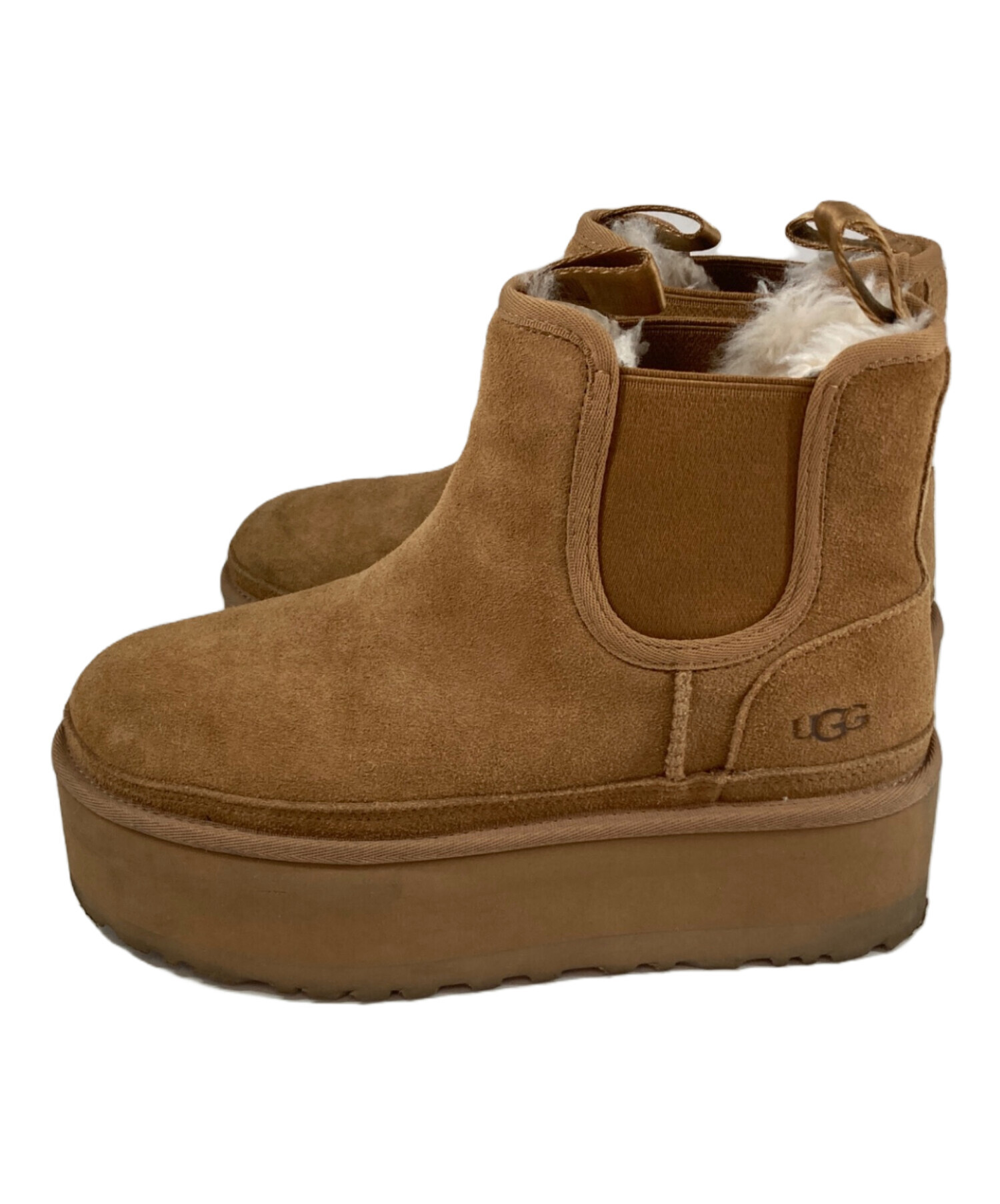 UGG サイドゴアブーツ ブラウンスエード プラットフォームソール UGG サイドゴアブーツ ブラウン スエード プラットフォームソール