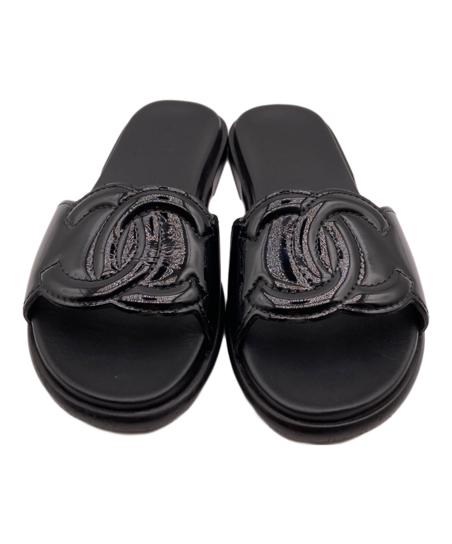 シャネル ココマーク フラットサンダル エナメル 23.5 箱付き 中古・古着通販】CHANEL (シャネル) ココマークエナメルフラット