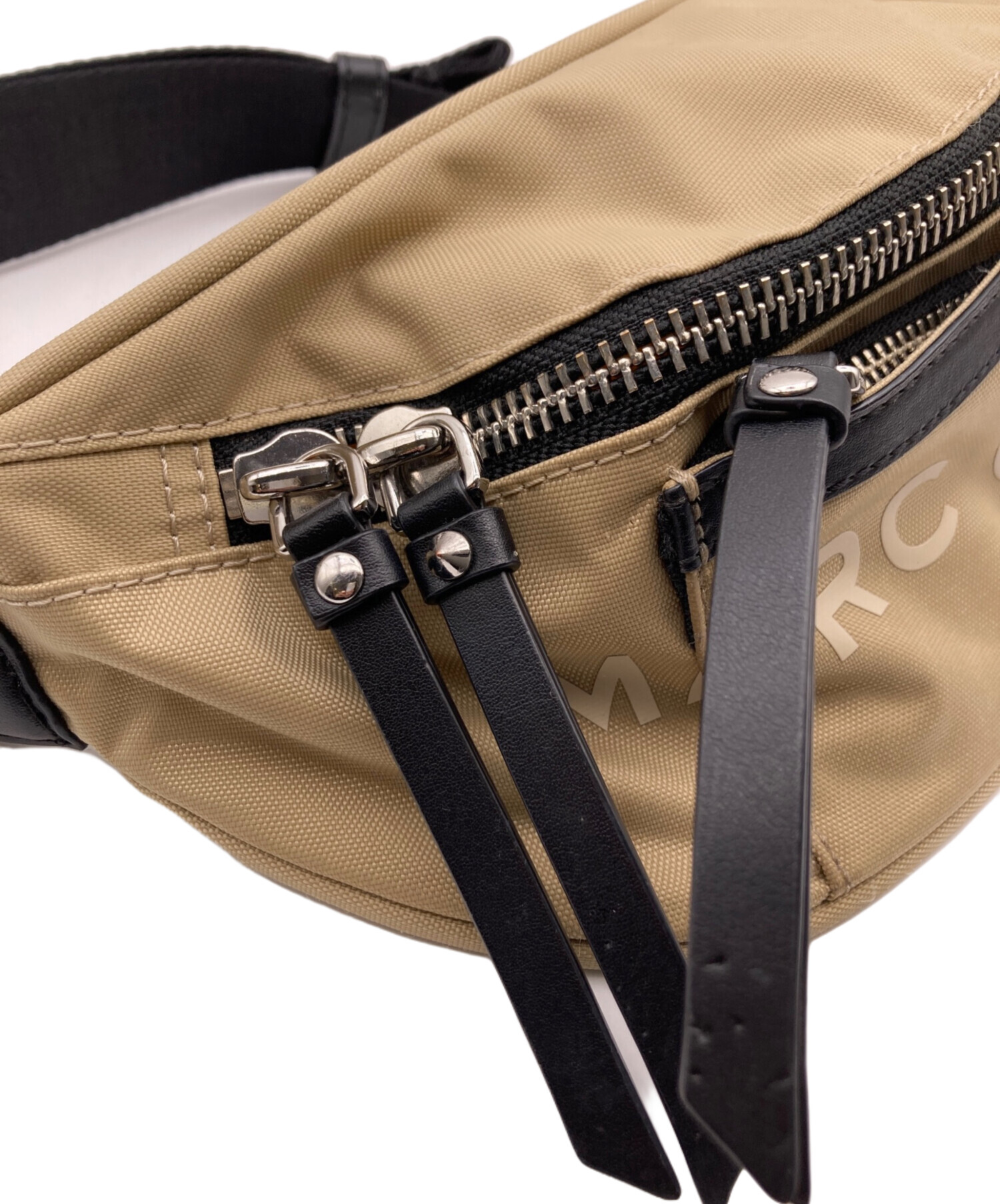 マークジェイコブス サスペリア スリングバッグ ボディバッグ ウエストポーチ 黒 中古・古着通販】MARC JACOBS (マークジェイコブス) サスペリア