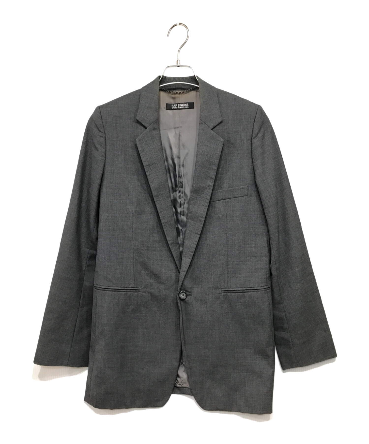 RAF SIMONSのテーラードジャケットを使った人気ファッション