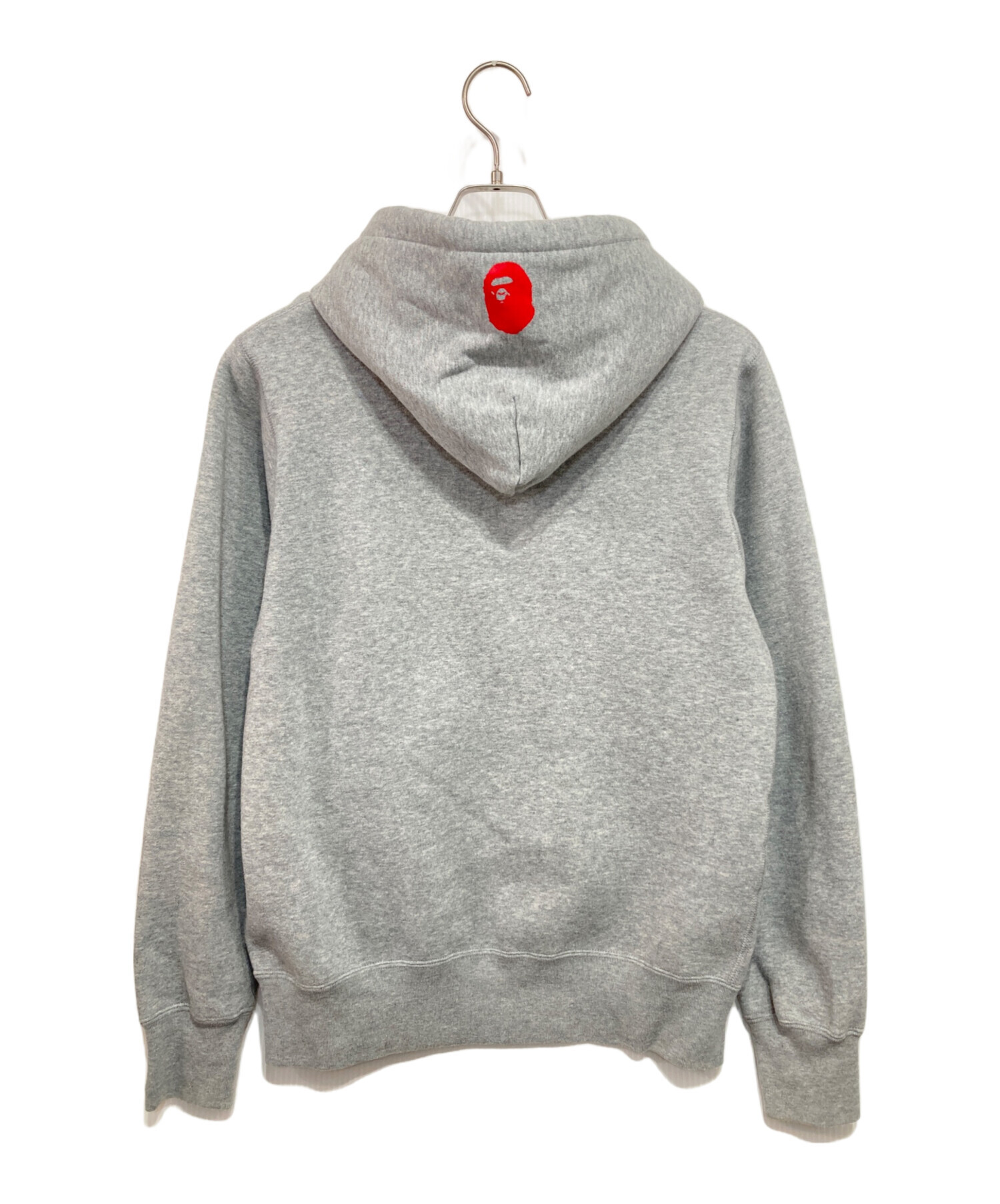 A BATHING APE アベイシングエイプ　エイプ　グレー　赤　トレーナー A BATHING APE アベイシングエイプ エイプ グレー 赤 トレーナー 楽天