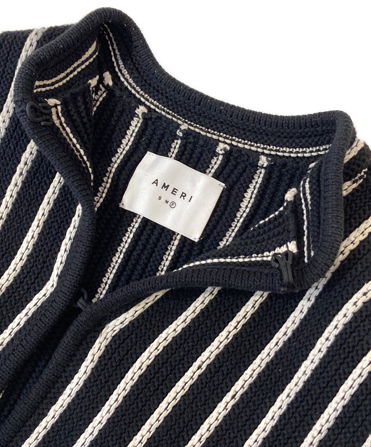 中古・古着通販】AMERI (アメリ) STRIPE SHORT KNIT CARDIGAN ブラック