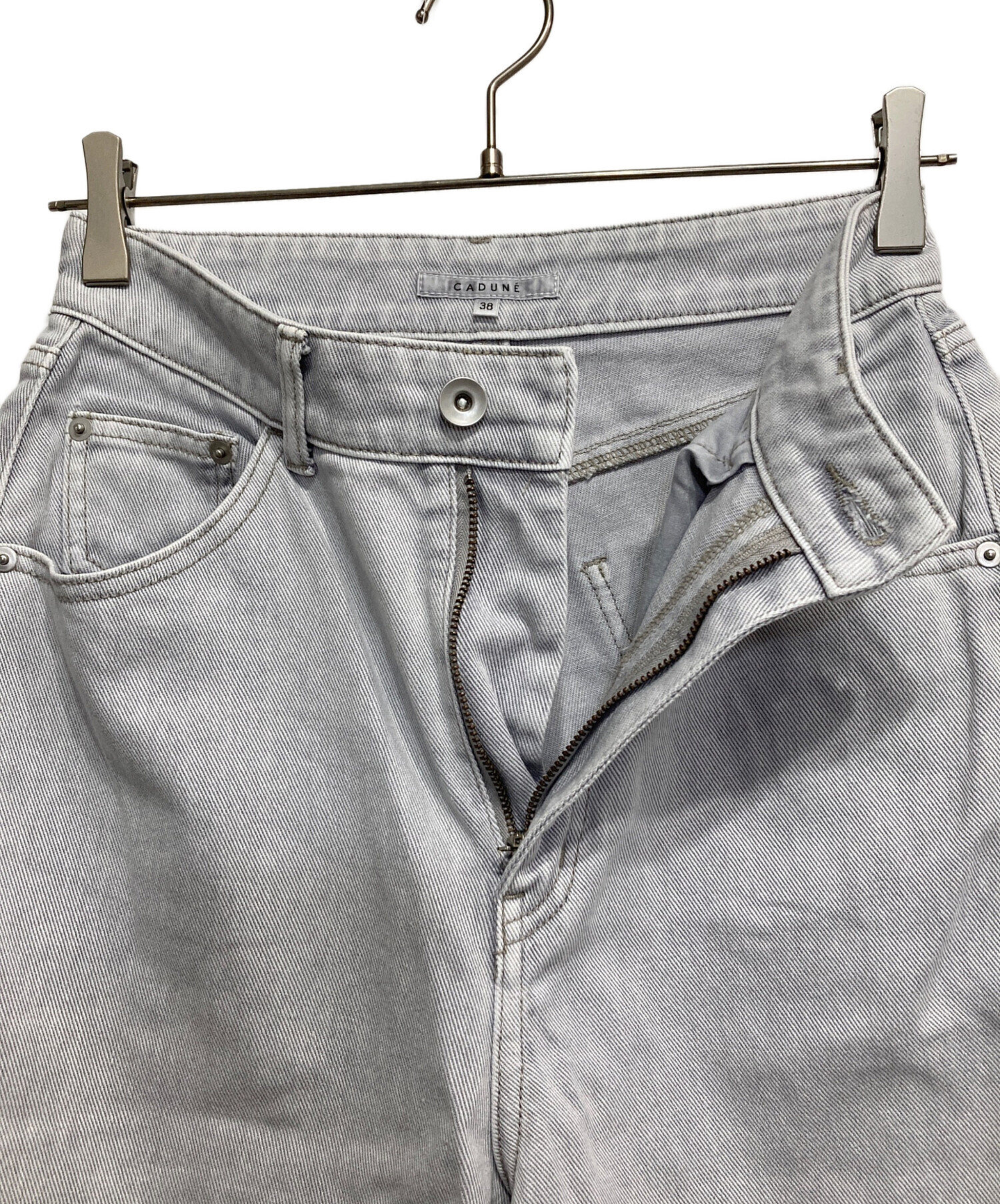 中古・古着通販】CADUNE (カデュネ) カーヴィーデニムパンツ グレー