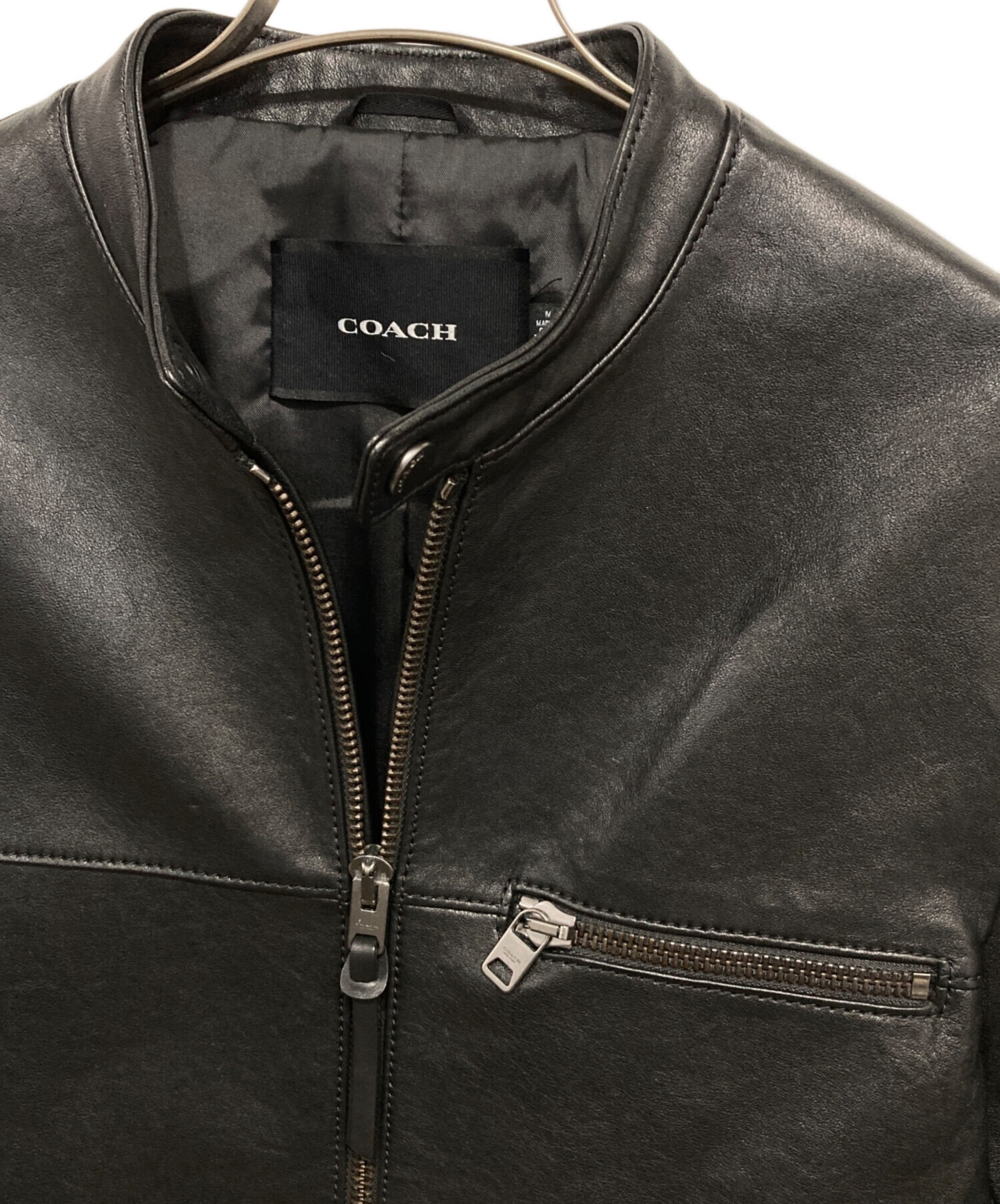【未使用保管品 カバー付き】コーチ　ライダースジャケット　ラム　シグネチャー　黒 中古・古着通販】COACH (コーチ) ラムレザー ライダースジャケット