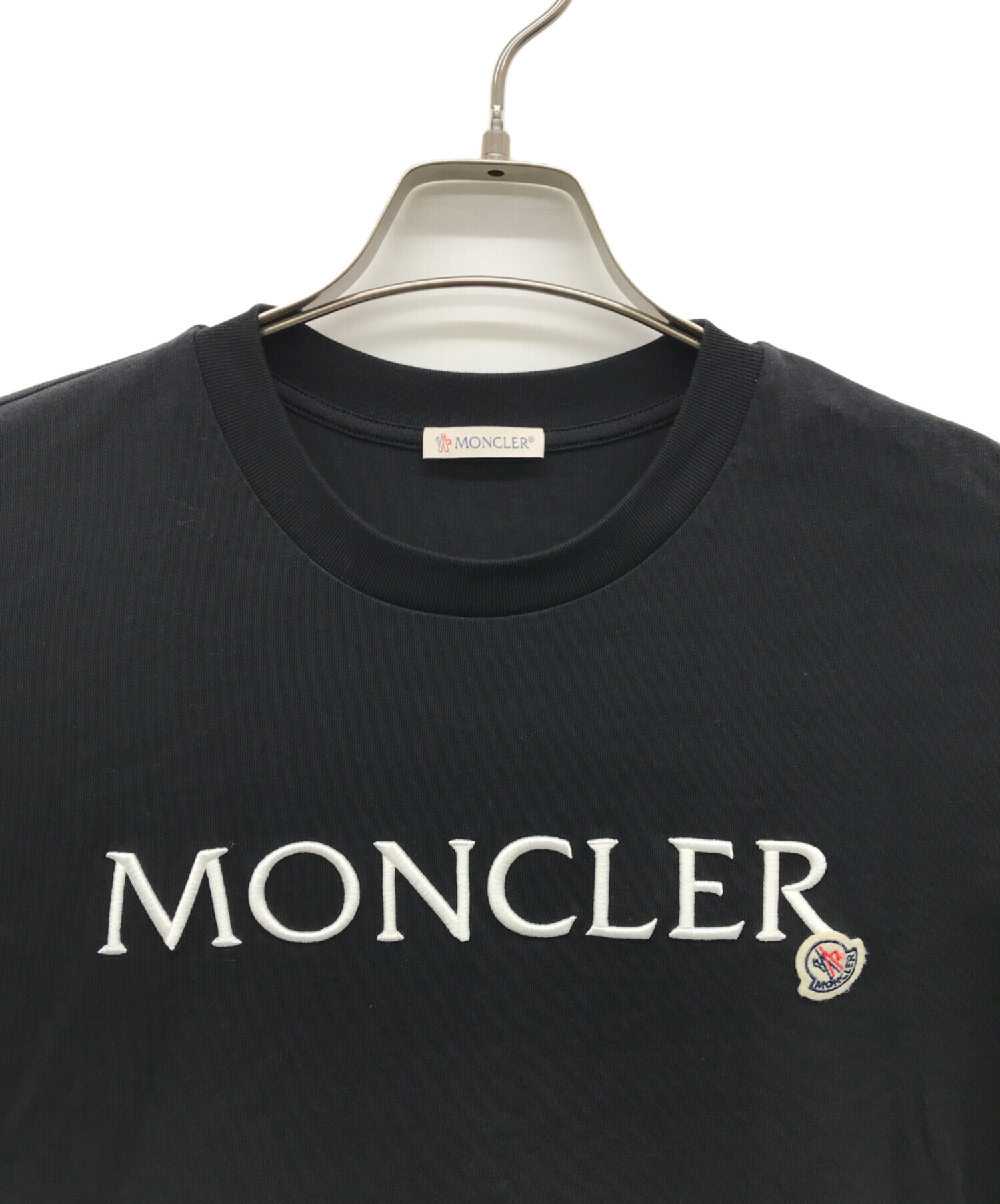 MONCLER 刺繍ロゴ ブラック Tシャツ MONCLER ロゴ刺繍 ブラック T