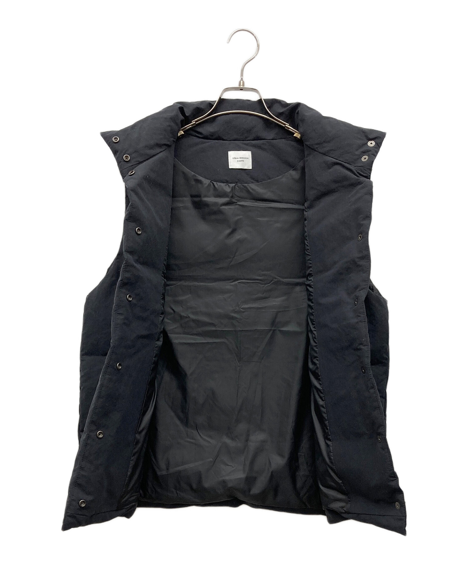 【新品美品】URBAN RESEARCH アーバンリサーチ ダウンベスト 黒 中古・古着通販】URBAN RESEARCH DOORS (アーバンリサーチドアーズ