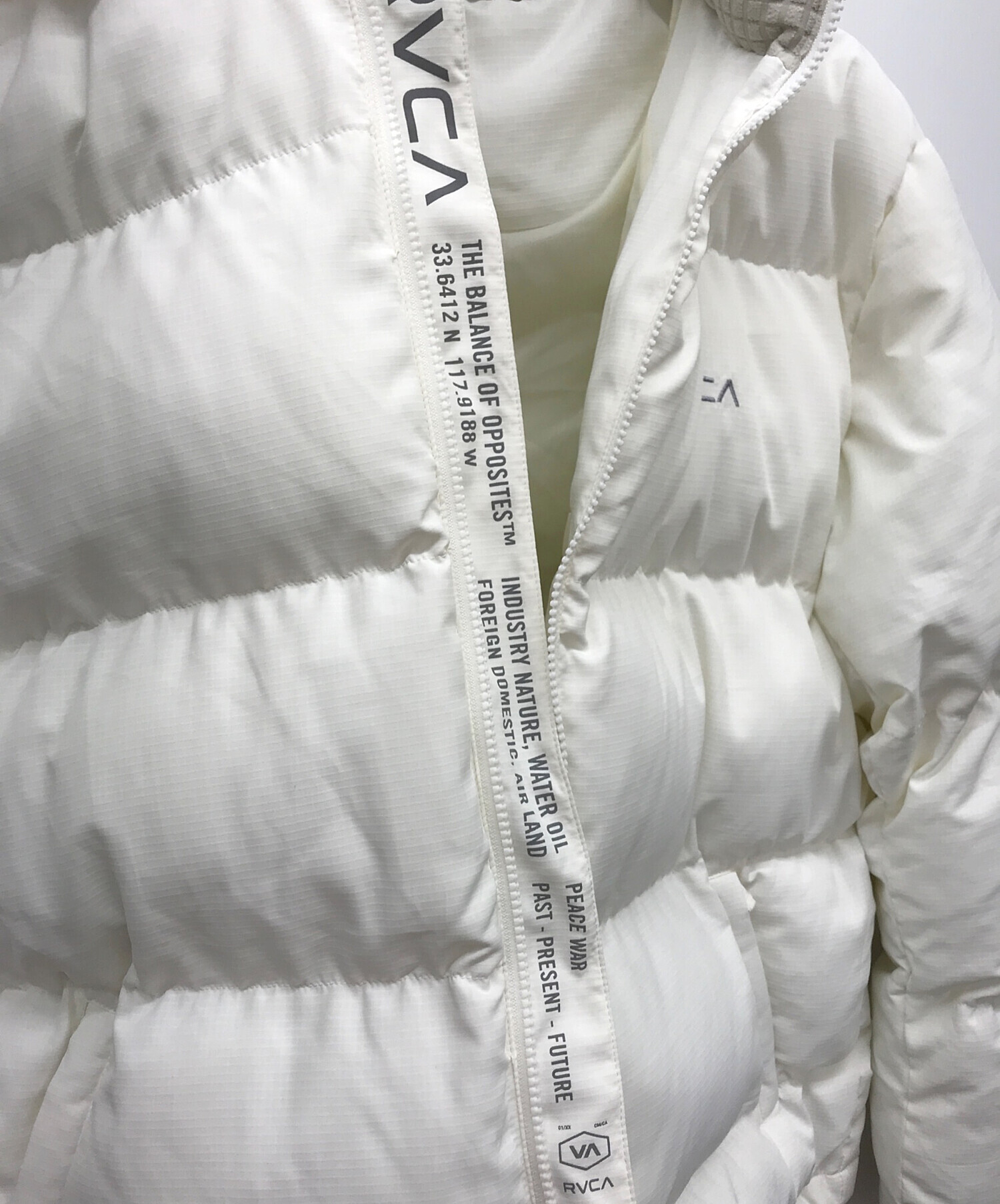 【新品タグ付き】RVCA×AZUL フード付きダウンジャケット ホワイト L AZUL BY MOUSSY | 【RVCA×AZUL】PUFFER JK (ジャケット ) |SHEL'TTER