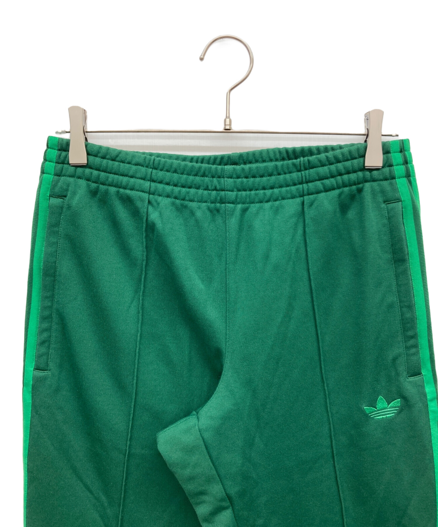 adidas トラックパンツ　グリーン　XS アディカラー クラシックス+ ワイドレッグトラックパンツ