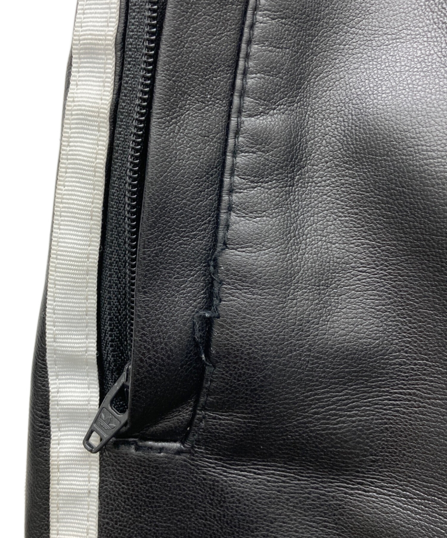 中古・古着通販】adidas (アディダス) フェイクレザートラックパンツ